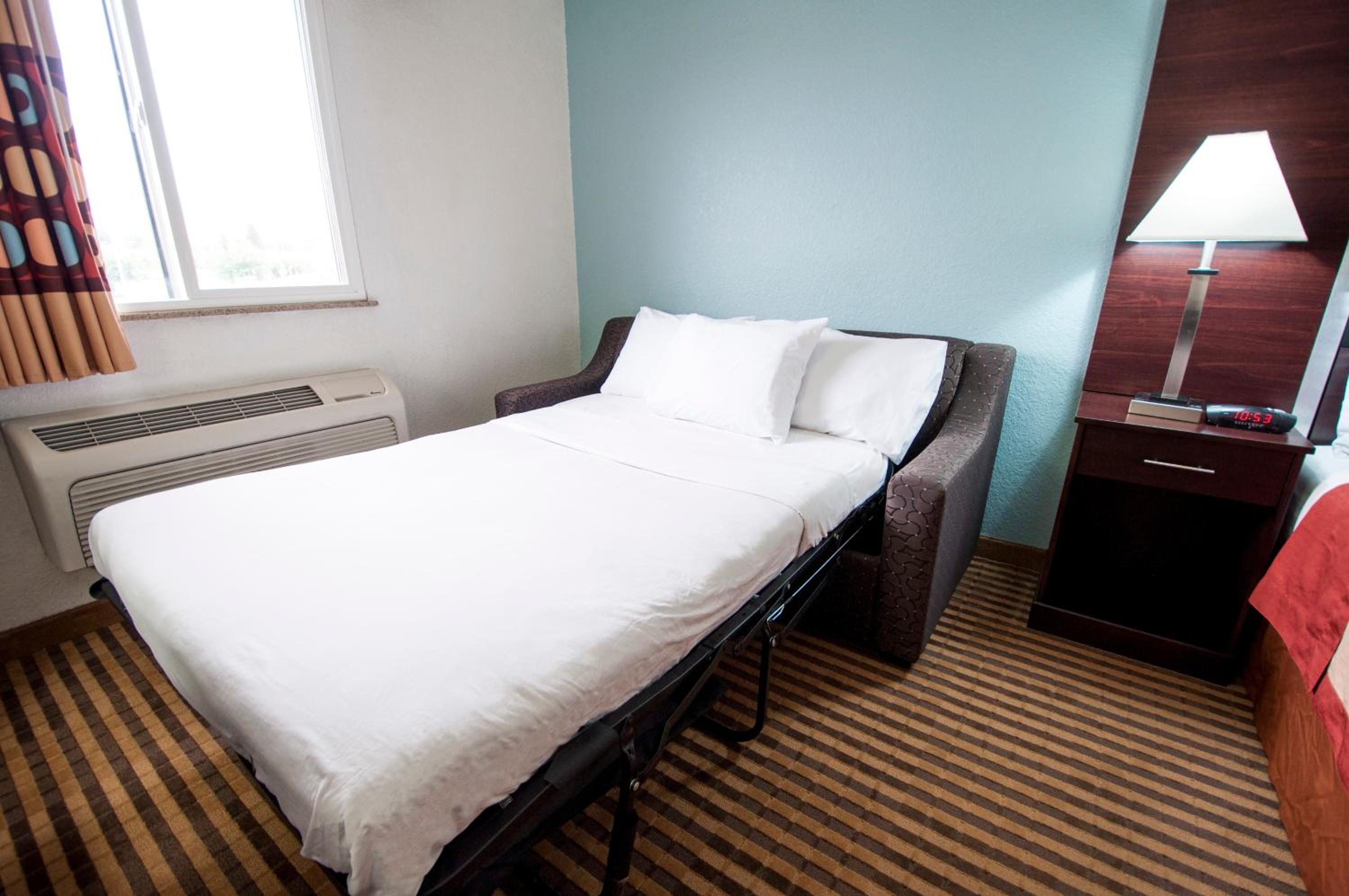 King Suite with Sofa Bed - Non Smoking - Photo 8