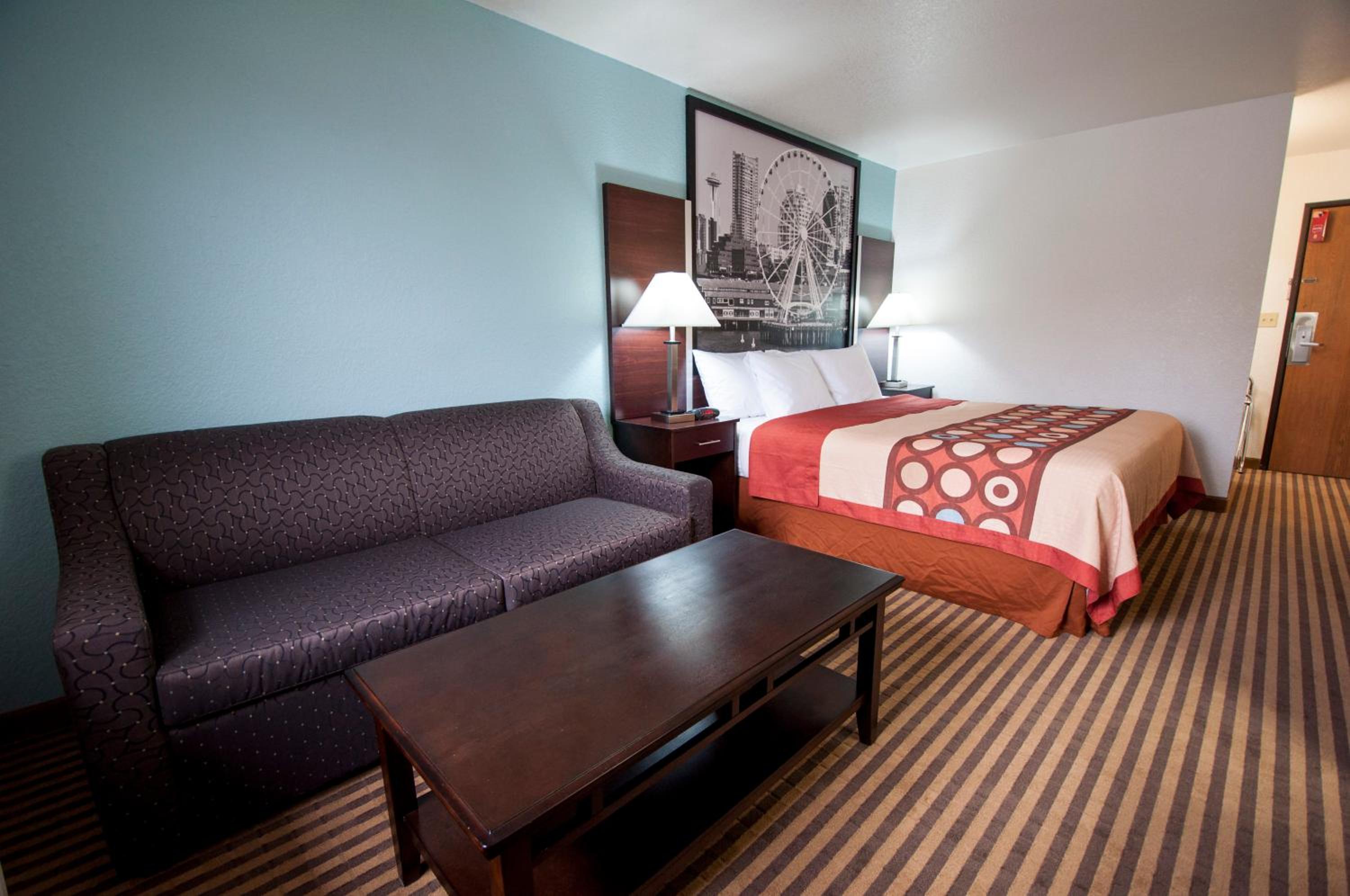 King Suite with Sofa Bed - Non Smoking - Photo 2