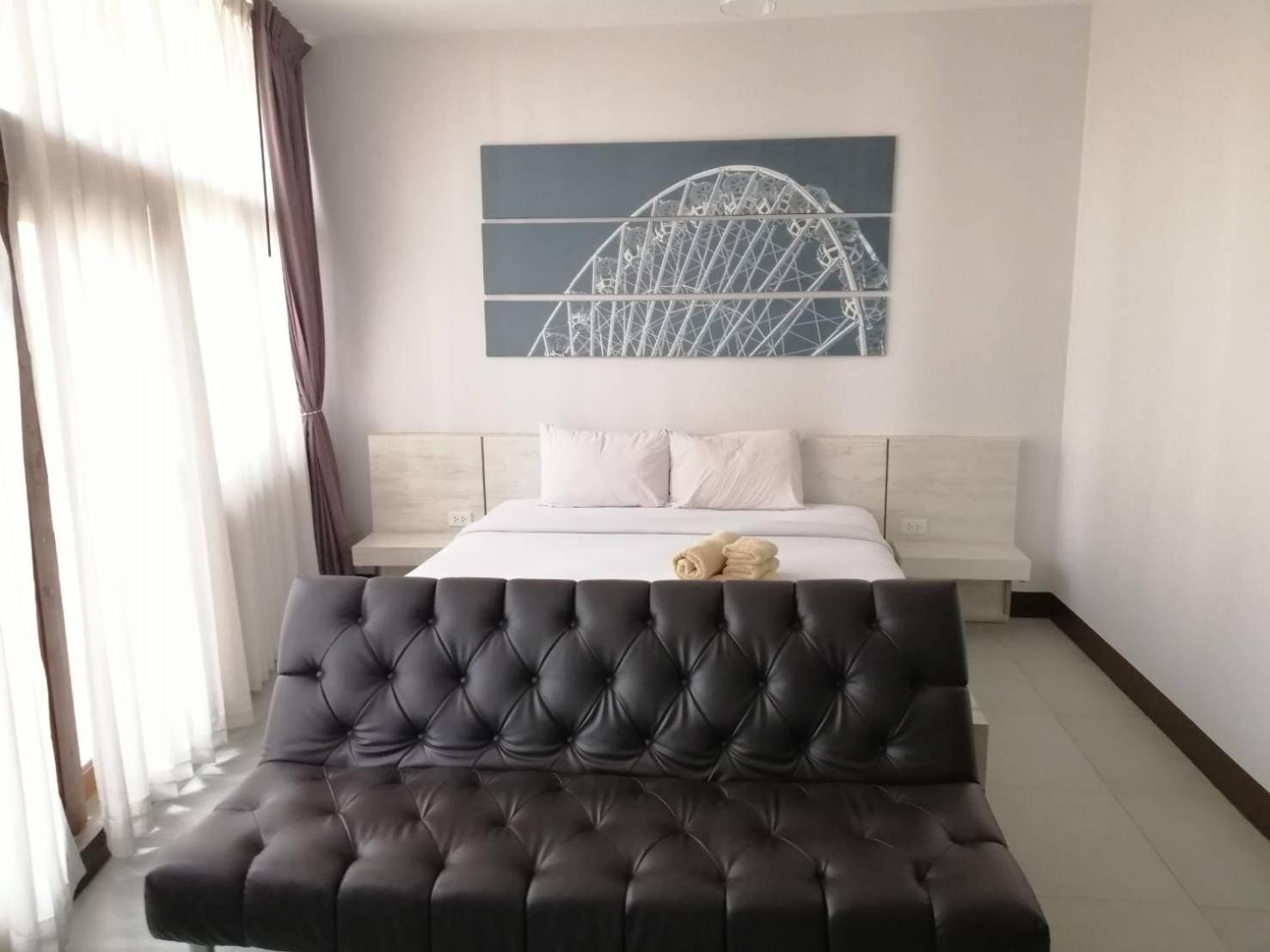 Standard Family Room - Photo 3