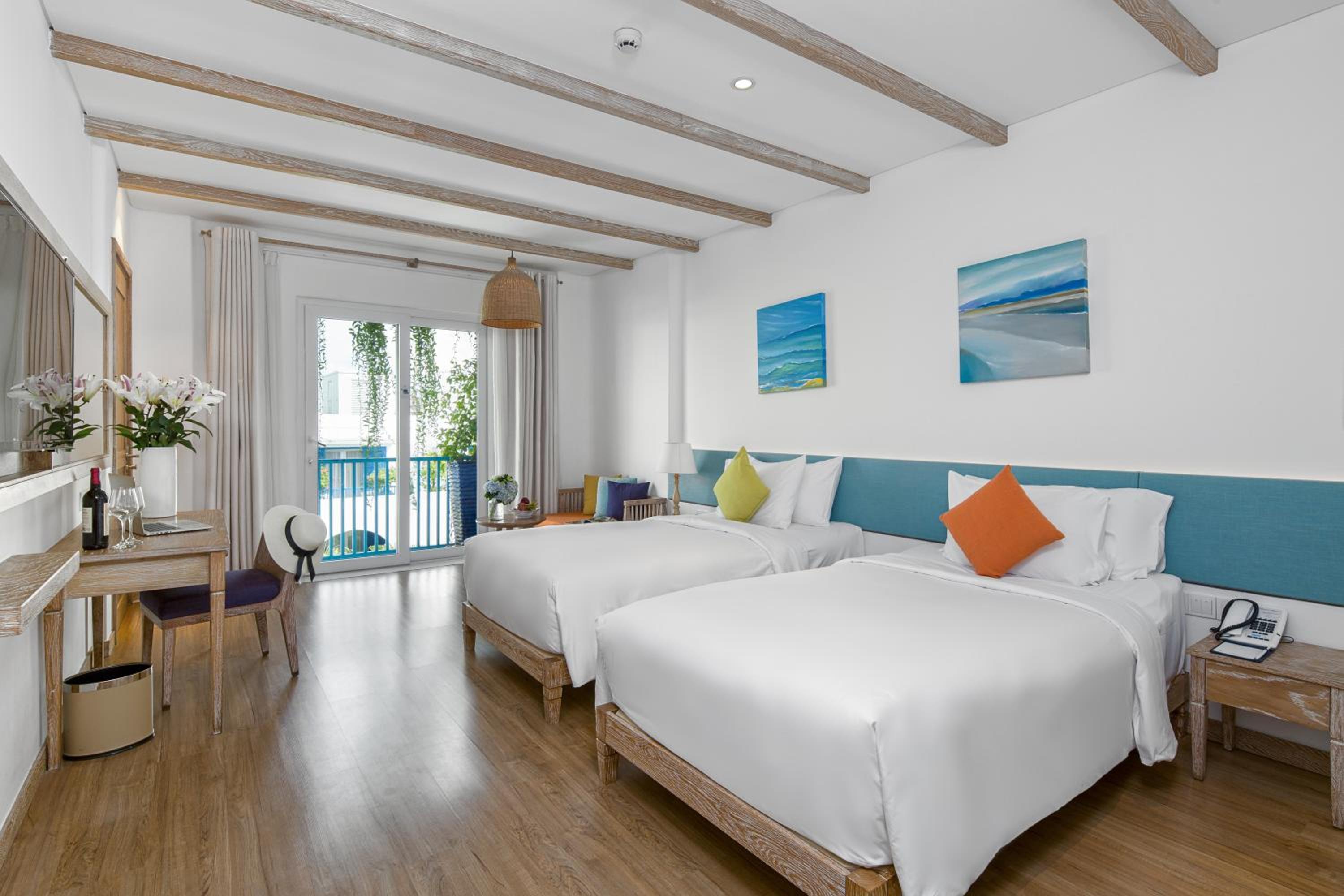 Elite Deluxe Twin Room with Balcony - Pool/City View photo 1