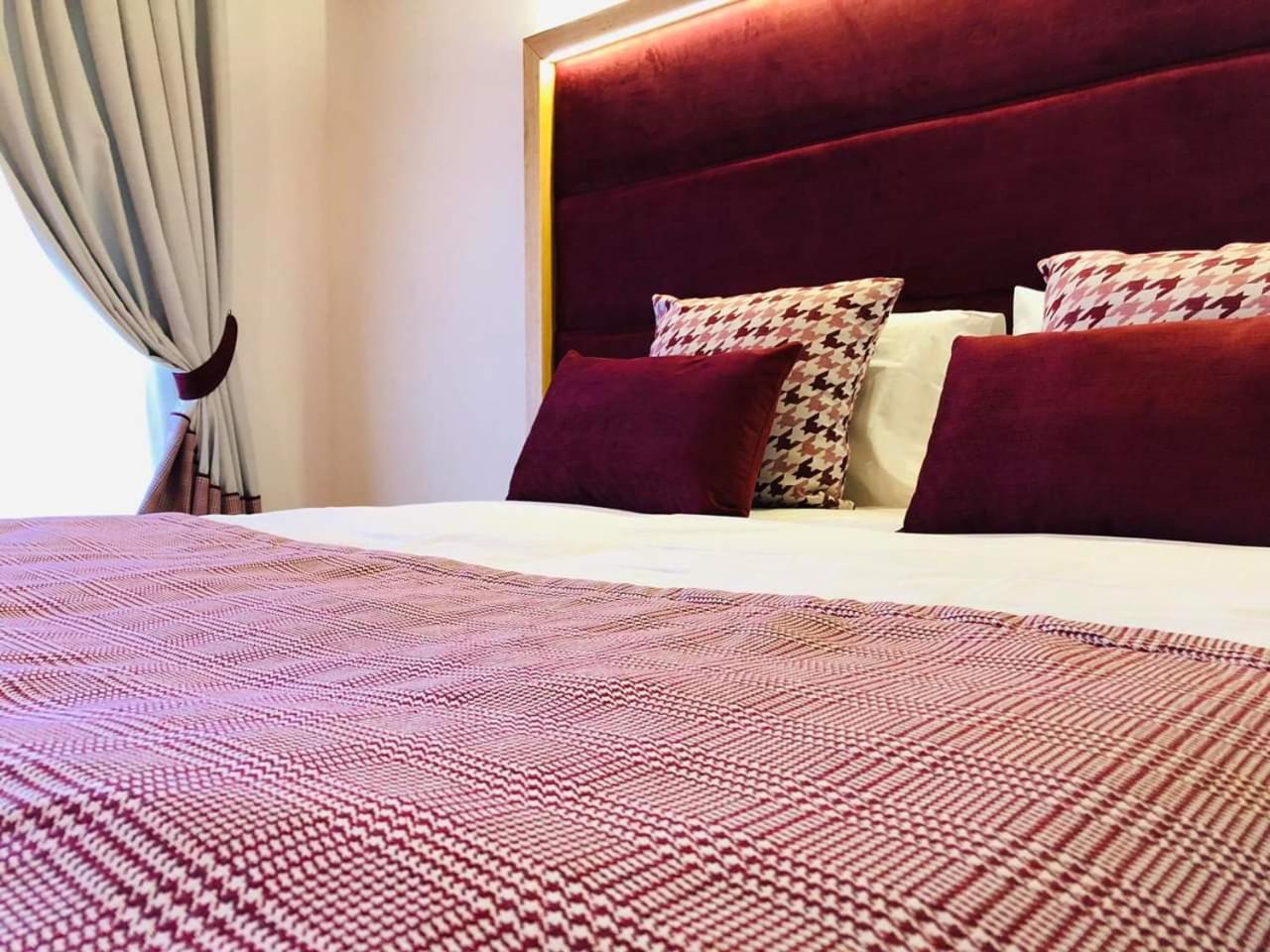 Deluxe Room - Photo 5