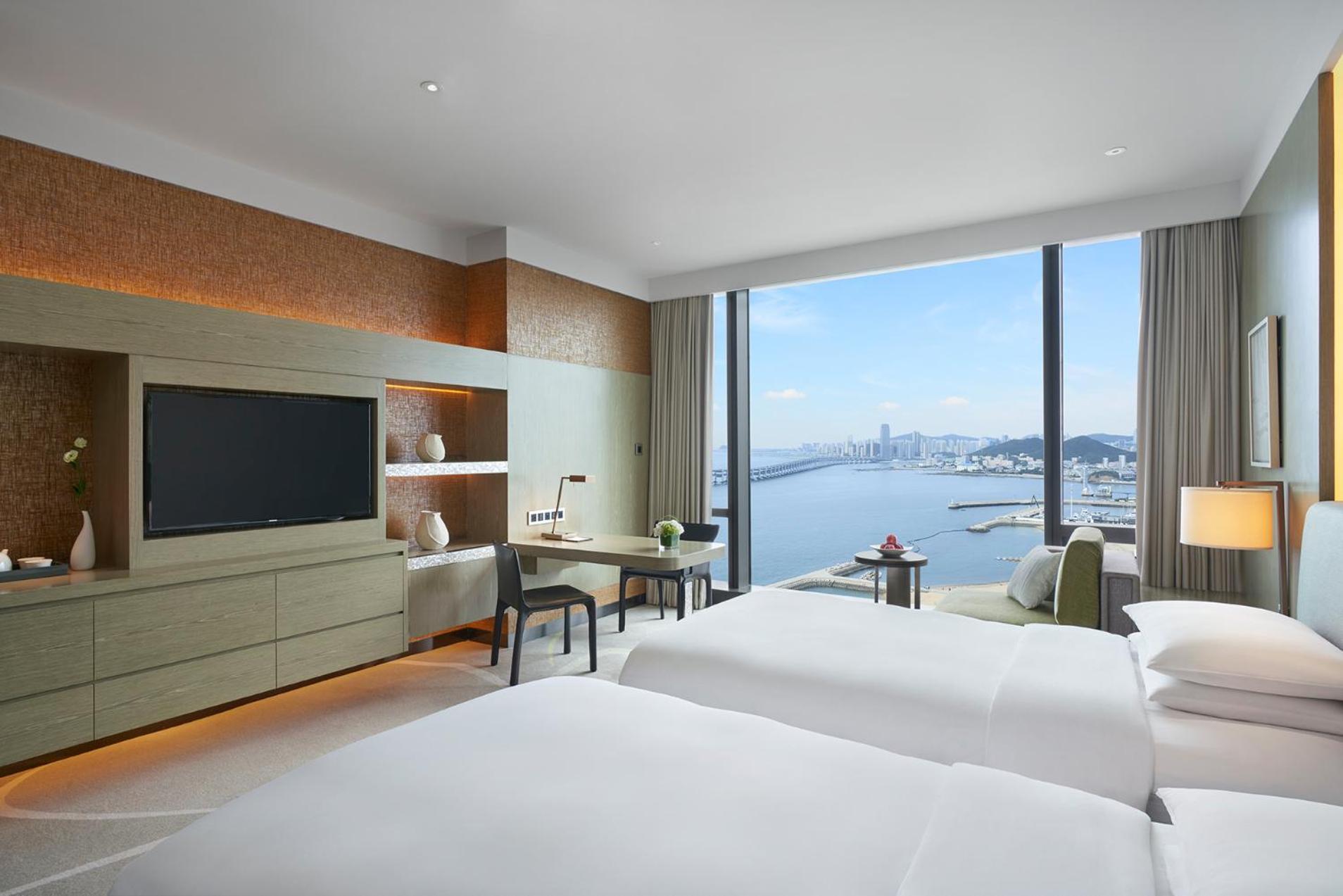 Grand Club Twin Room