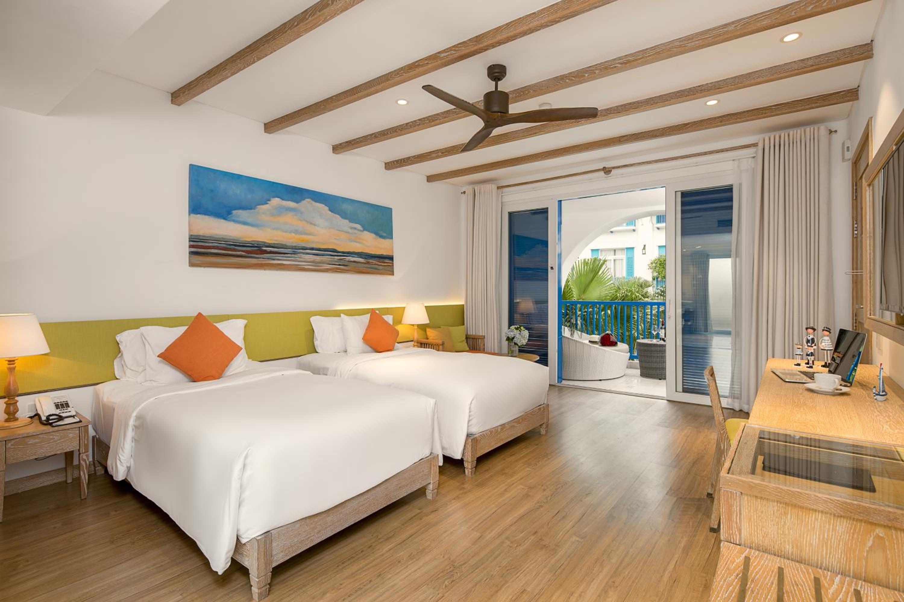 Twin Junior Suite with Terrace and Bathtub photo 1