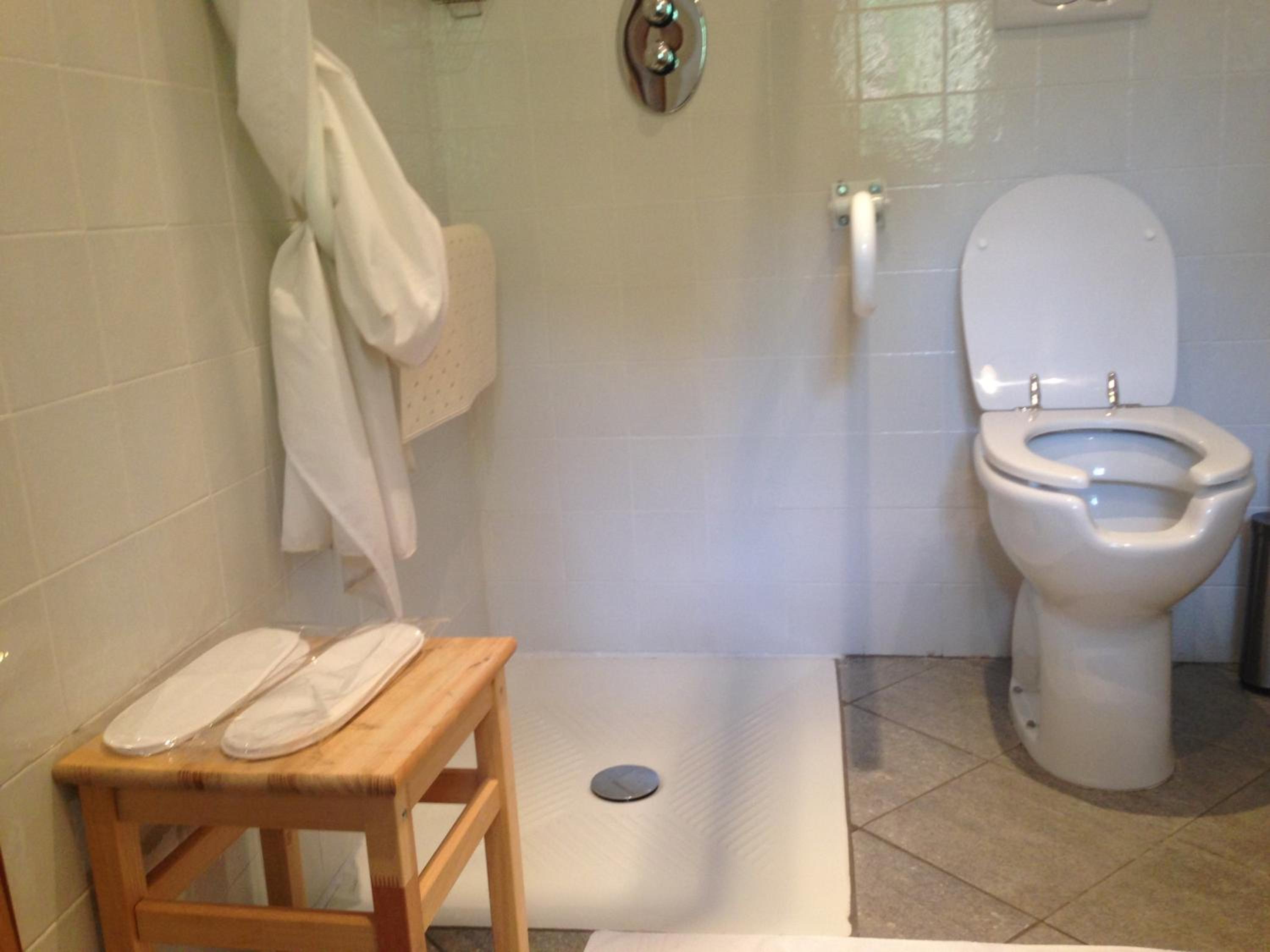 Double or Twin Room - Disability Access photo 3