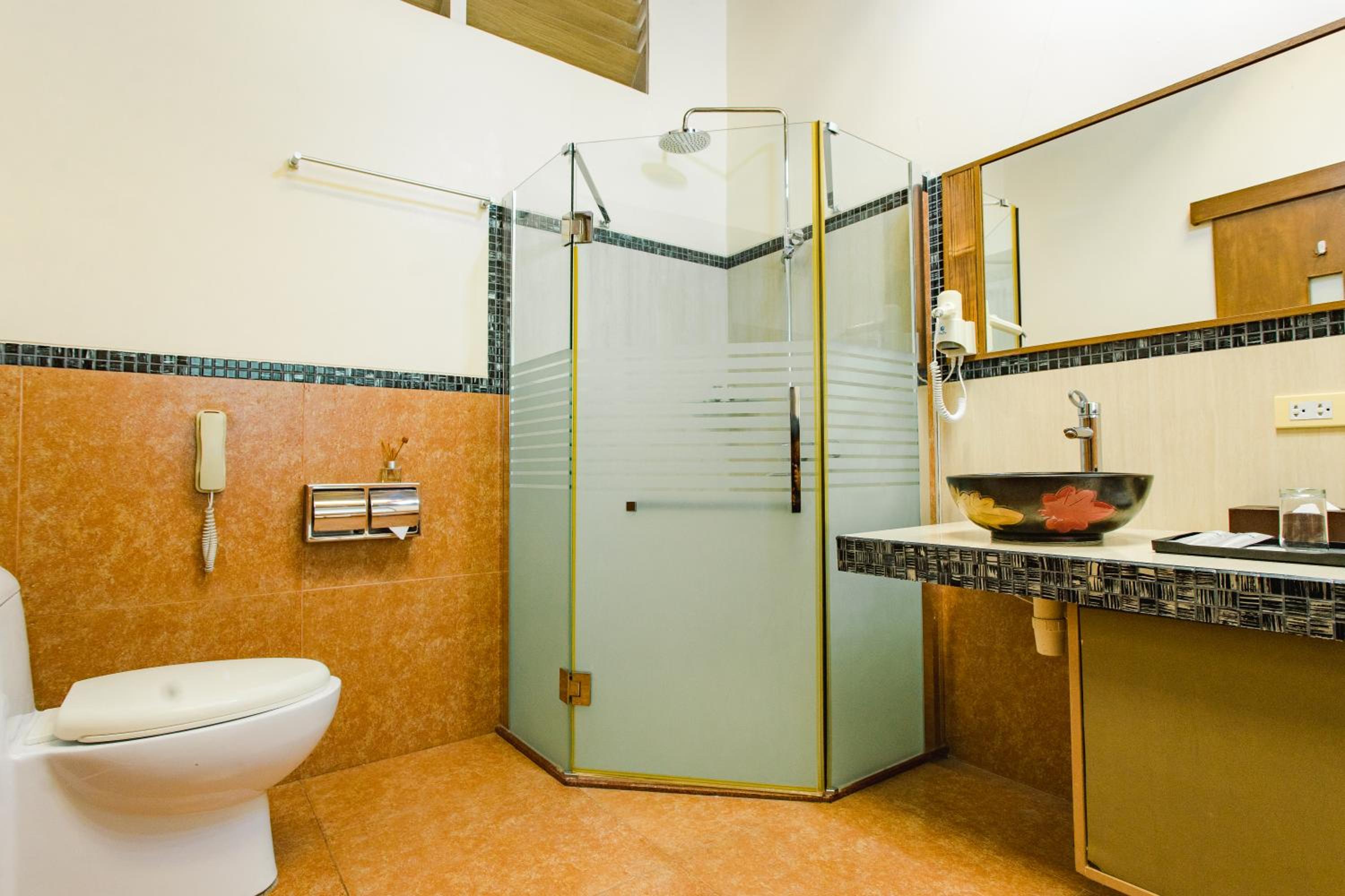 Deluxe Room - Photo 5
