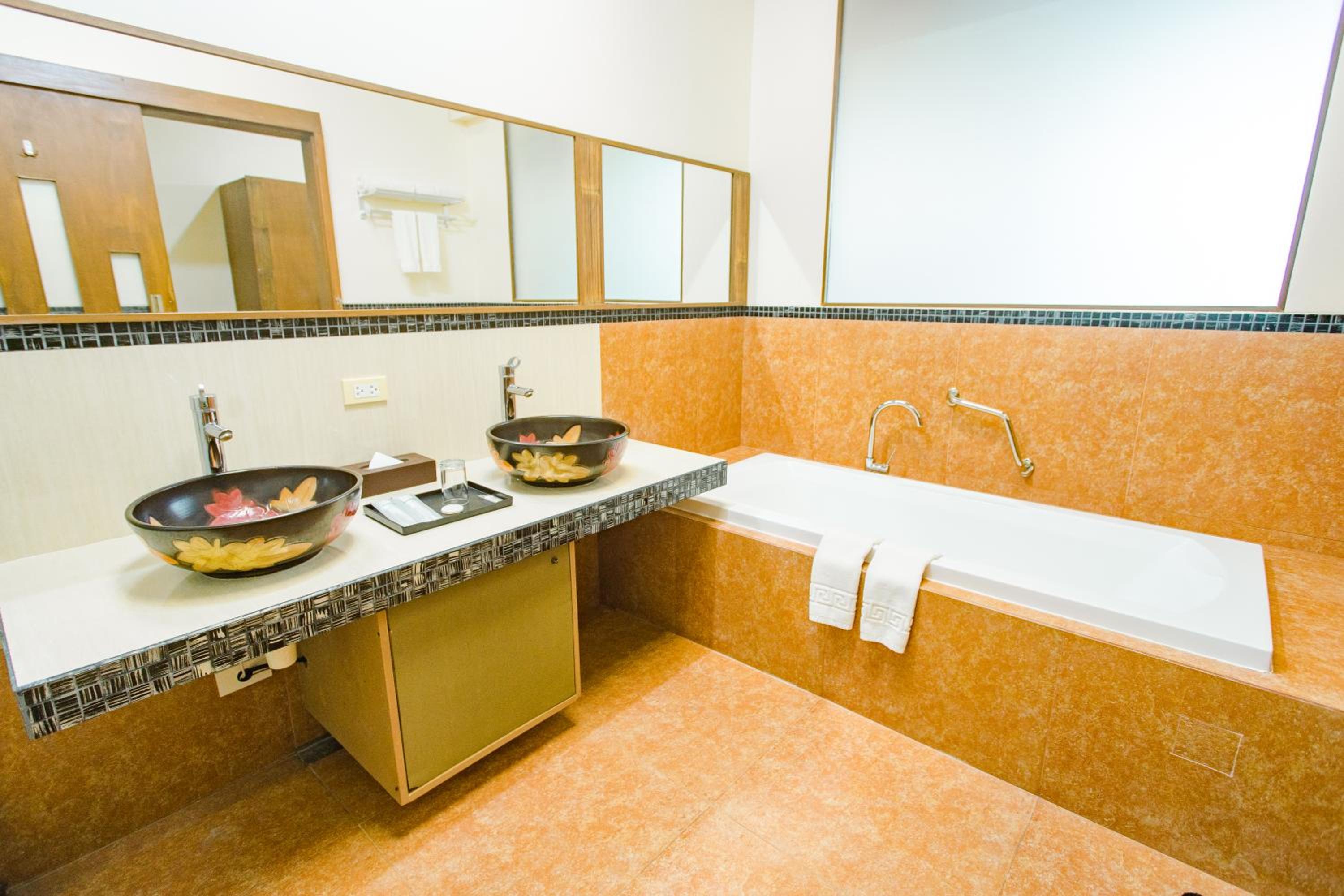 Deluxe Room - Photo 6