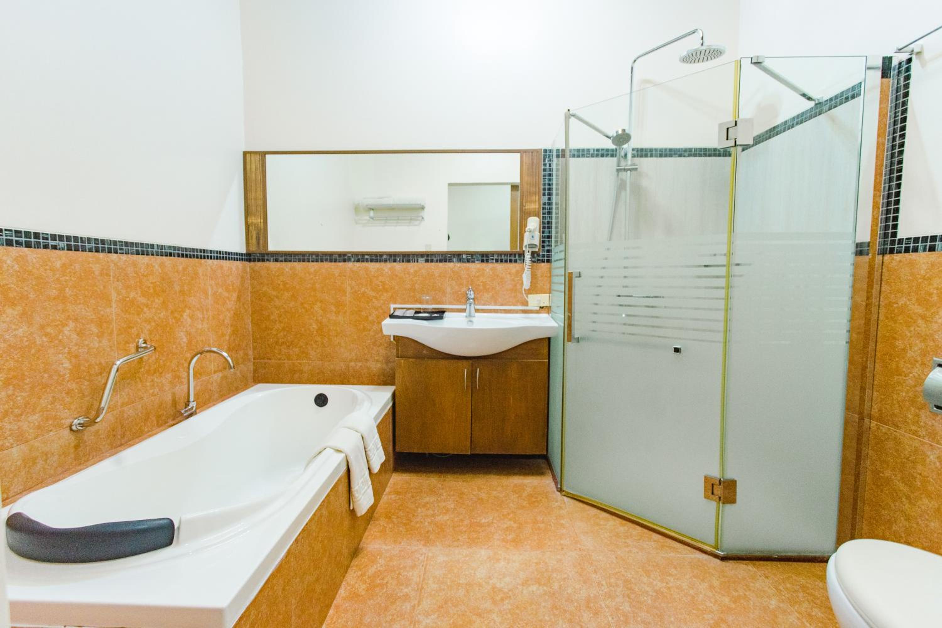 Deluxe Room - Photo 7