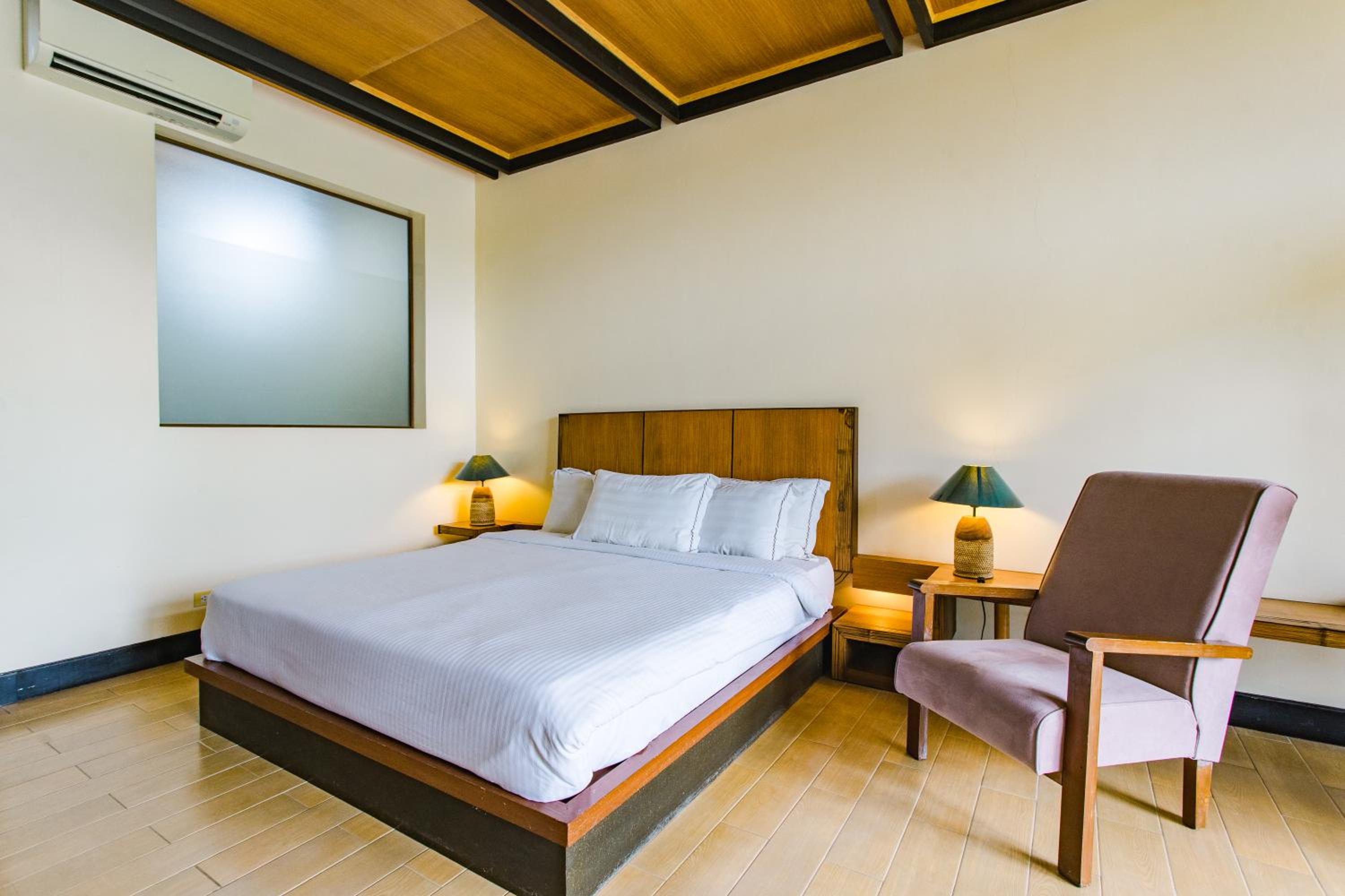 Deluxe Room - Photo 3