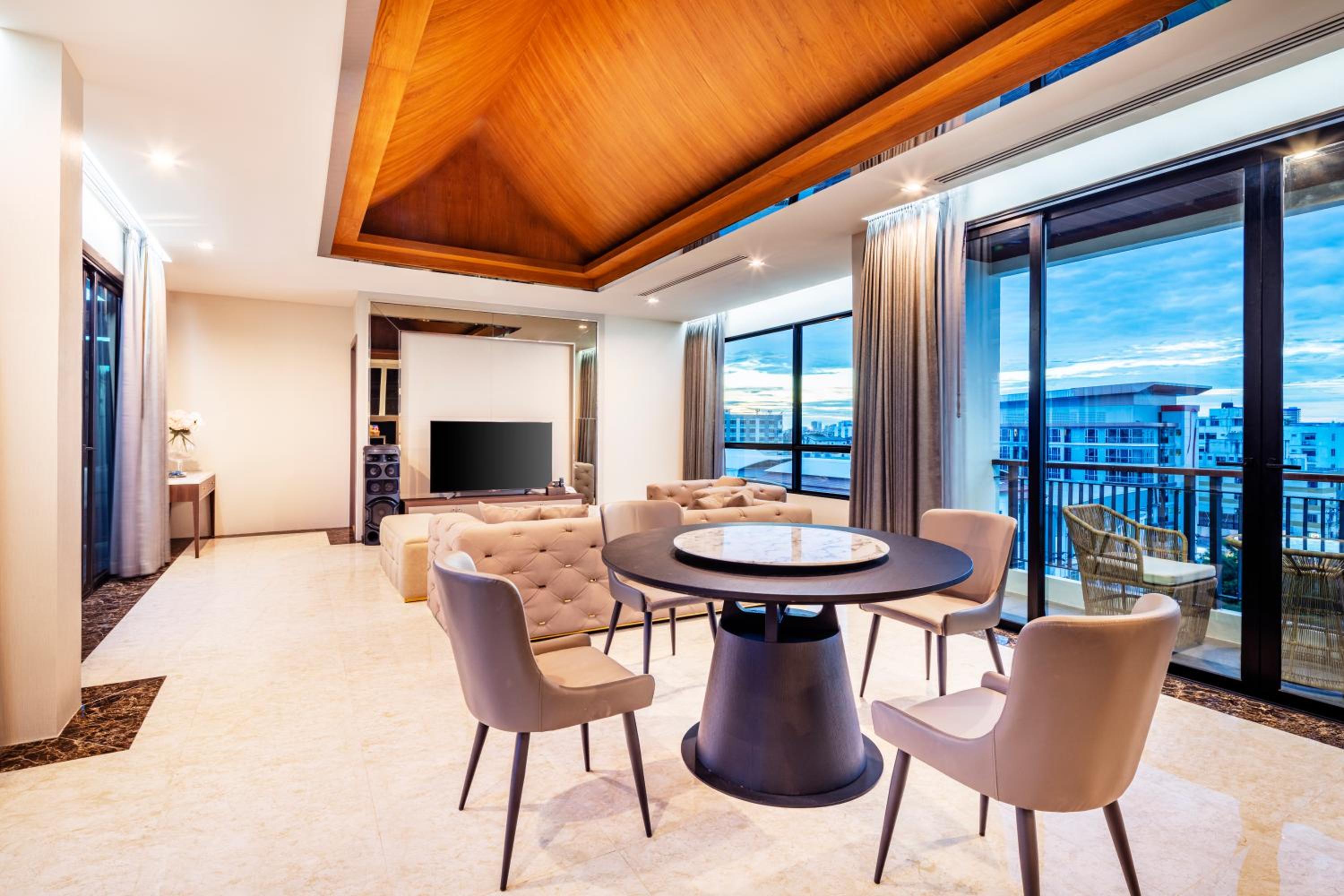 Suite with Private Pool photo 2