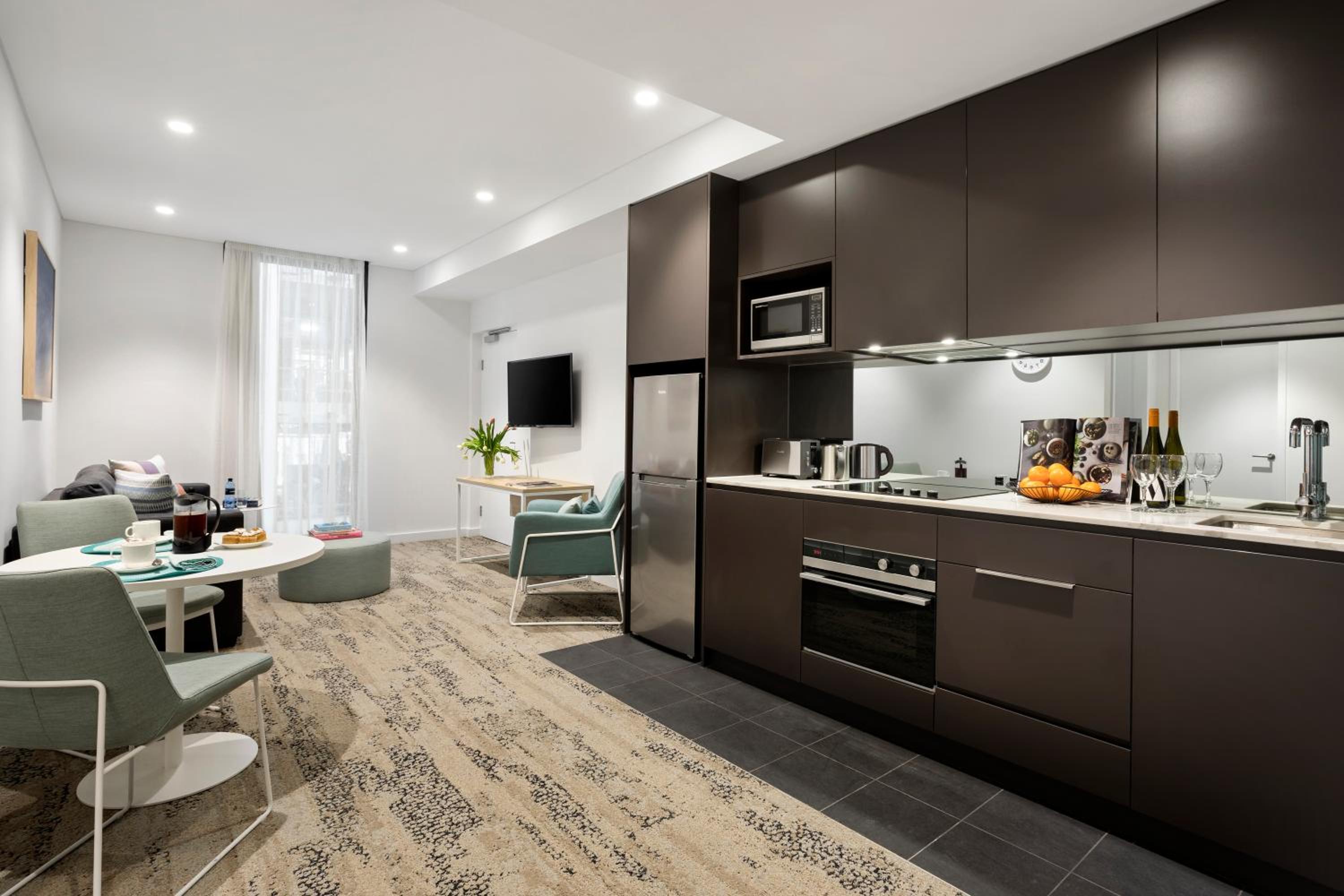 One-Bedroom Apartment thumbnail 6