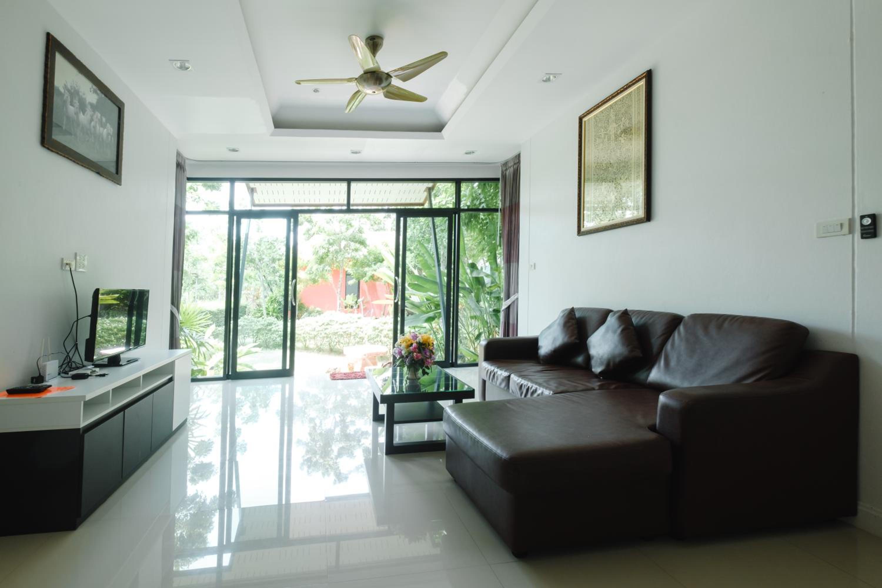 Two-Bedroom Villa - Photo 4