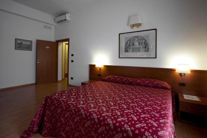 Double or Twin Room photo 3