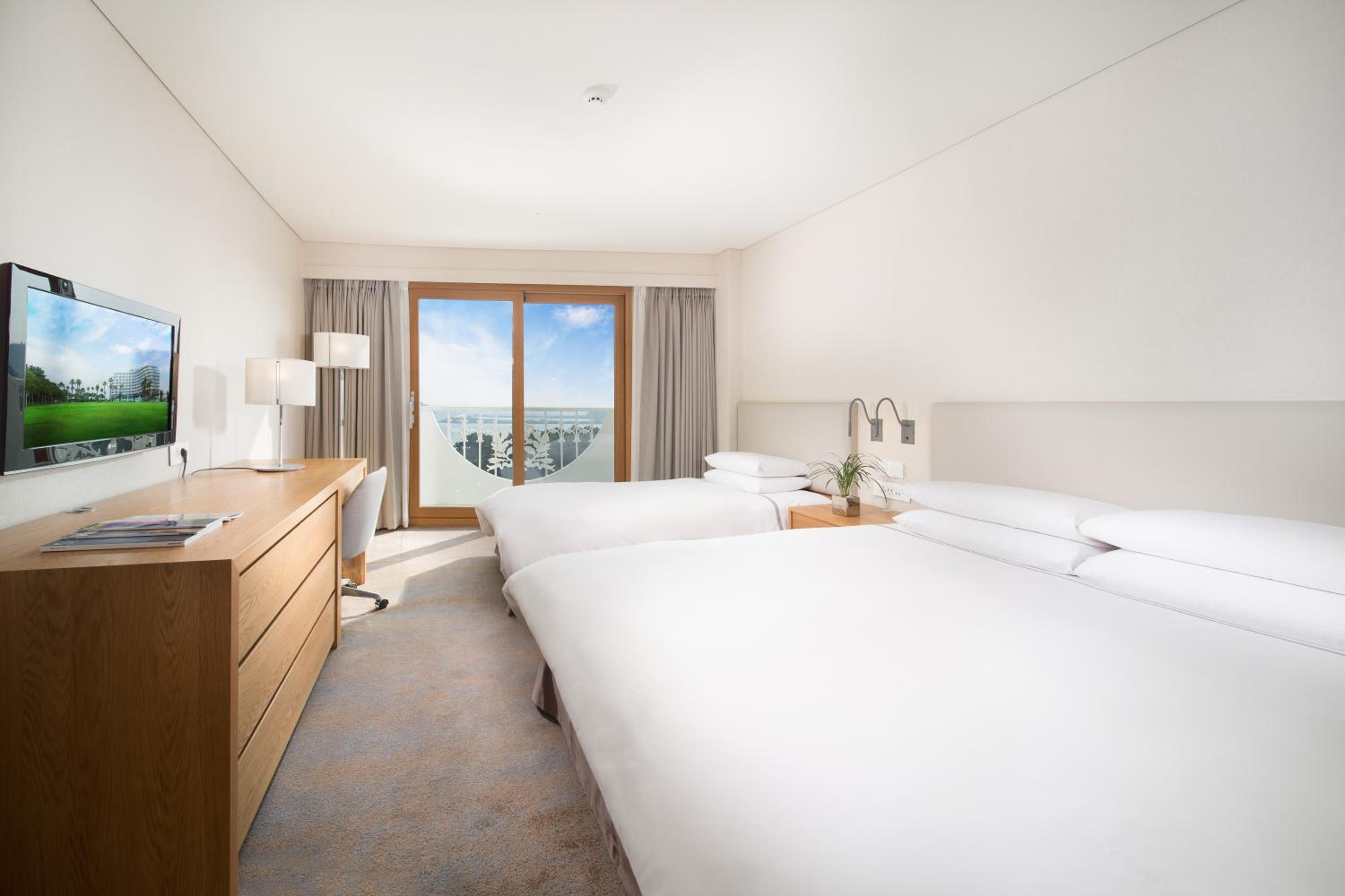Standard Twin Room with Sea View - Photo 1