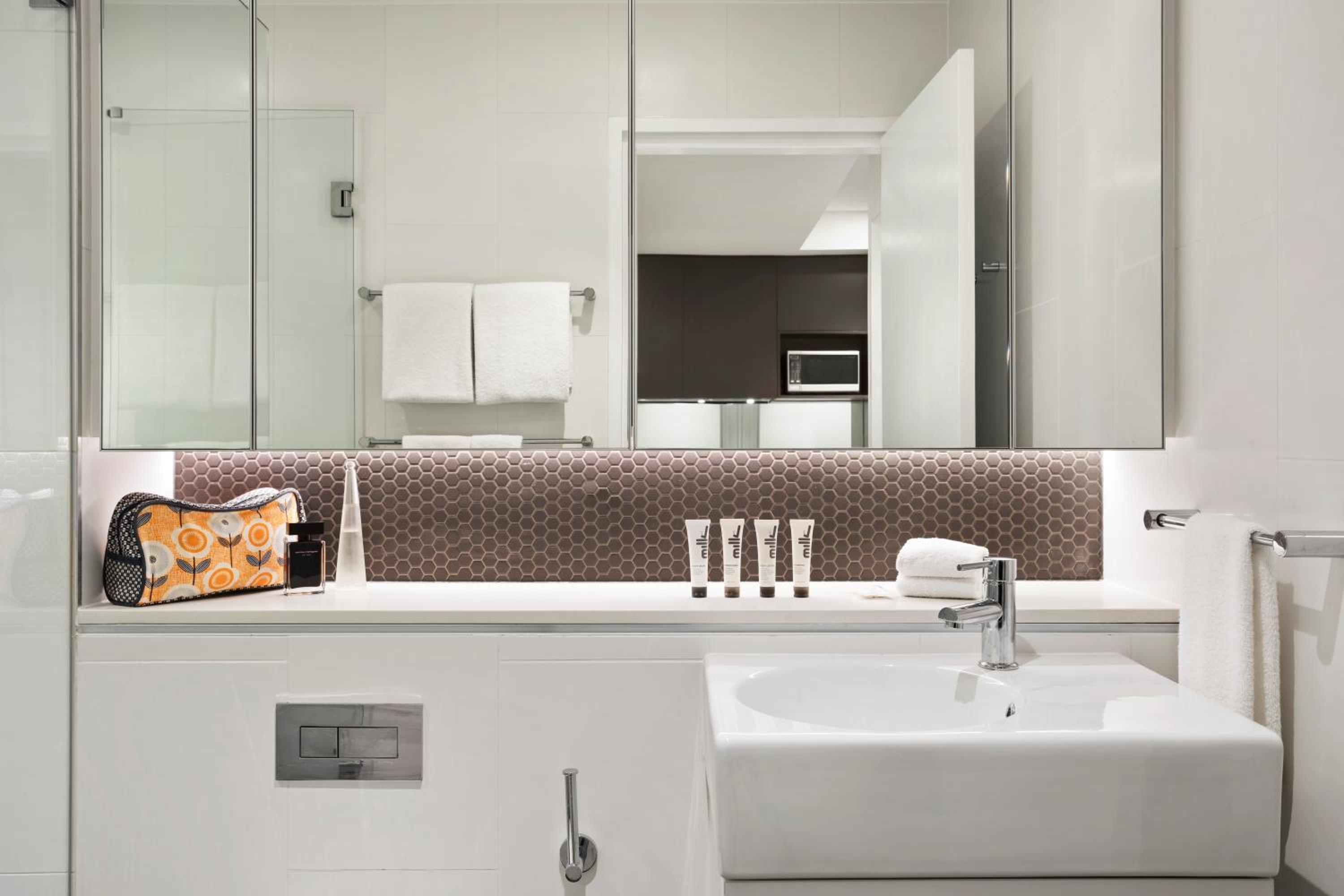 Studio Apartment thumbnail 5