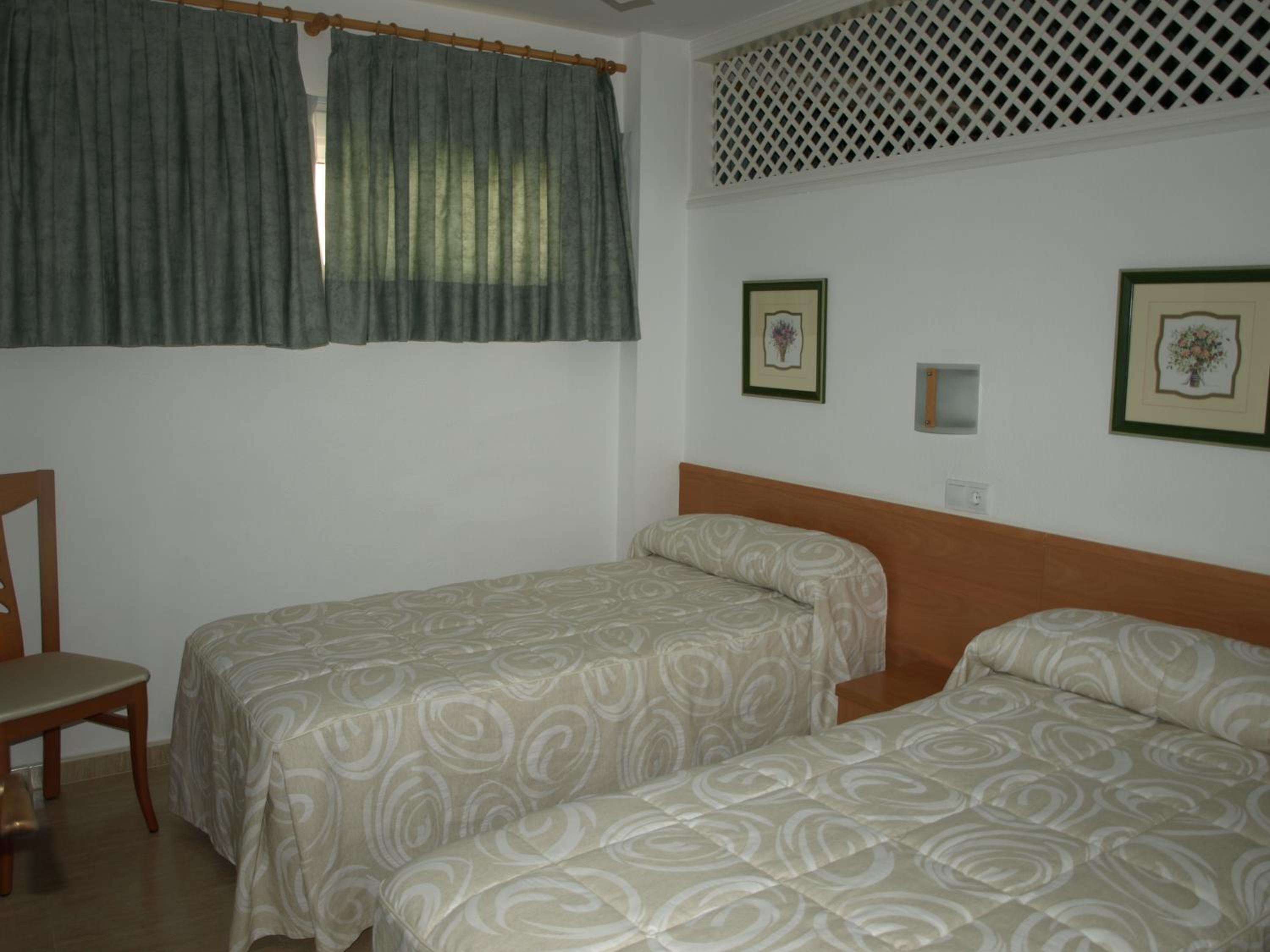 One-Bedroom Apartment (2 Adults + 2 Children) photo 2