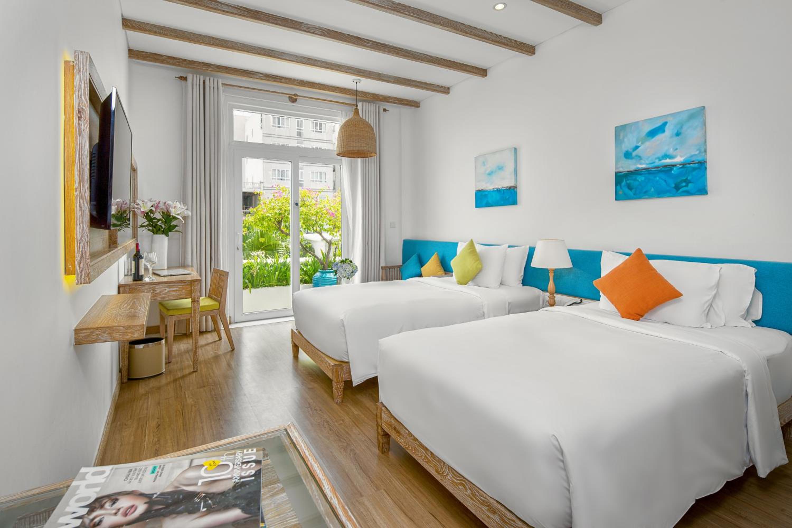 Deluxe Twin Room with Balcony and City View photo 1