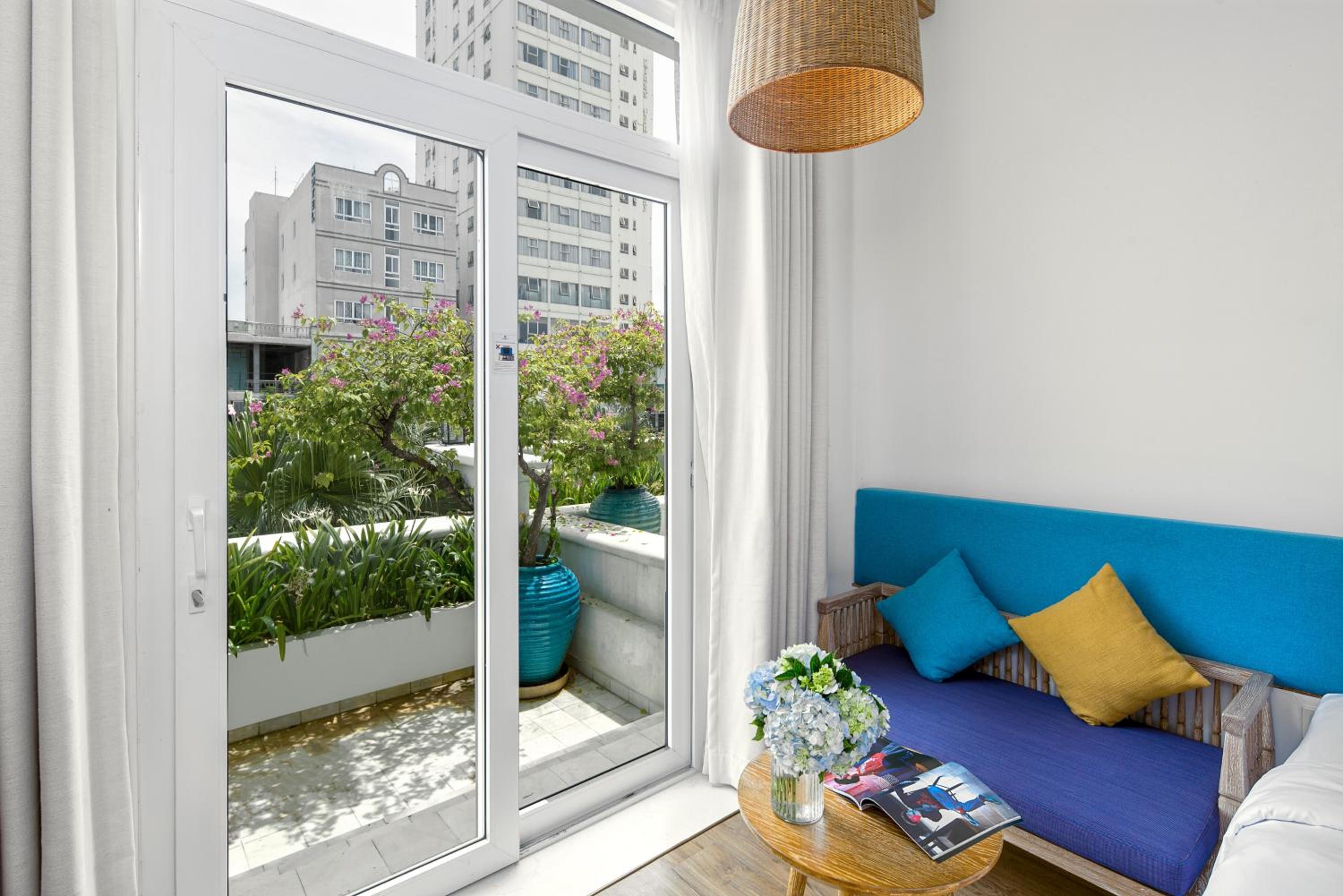Deluxe Twin Room with Balcony and City View photo 3