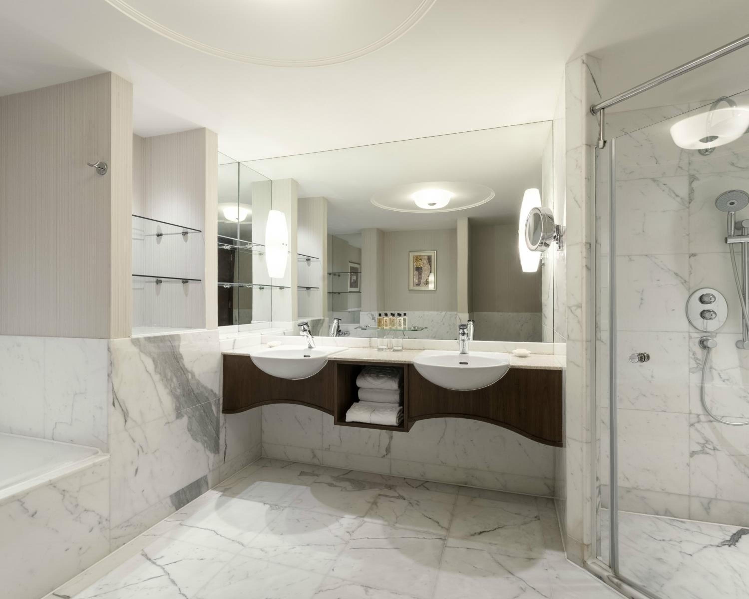 Executive Suite - Photo 5