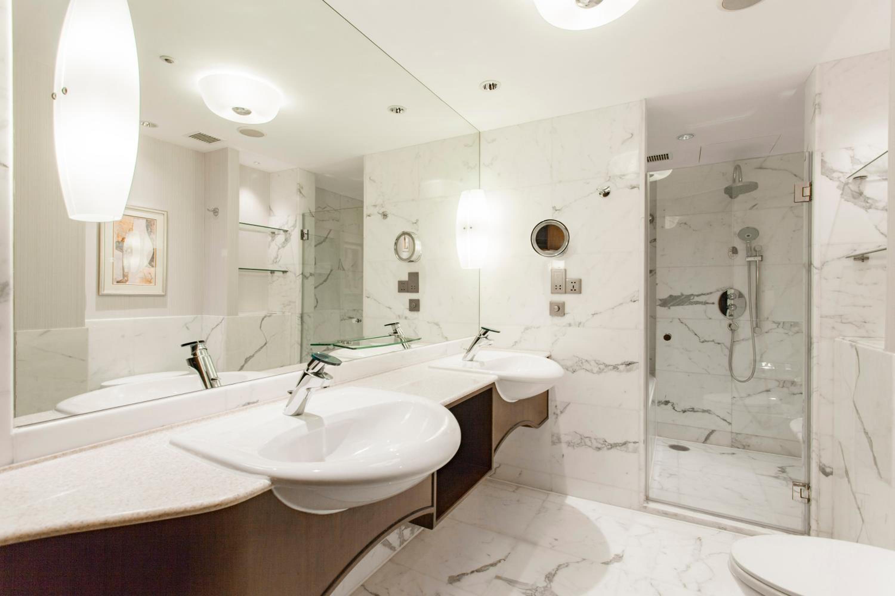 Executive Suite - Photo 4