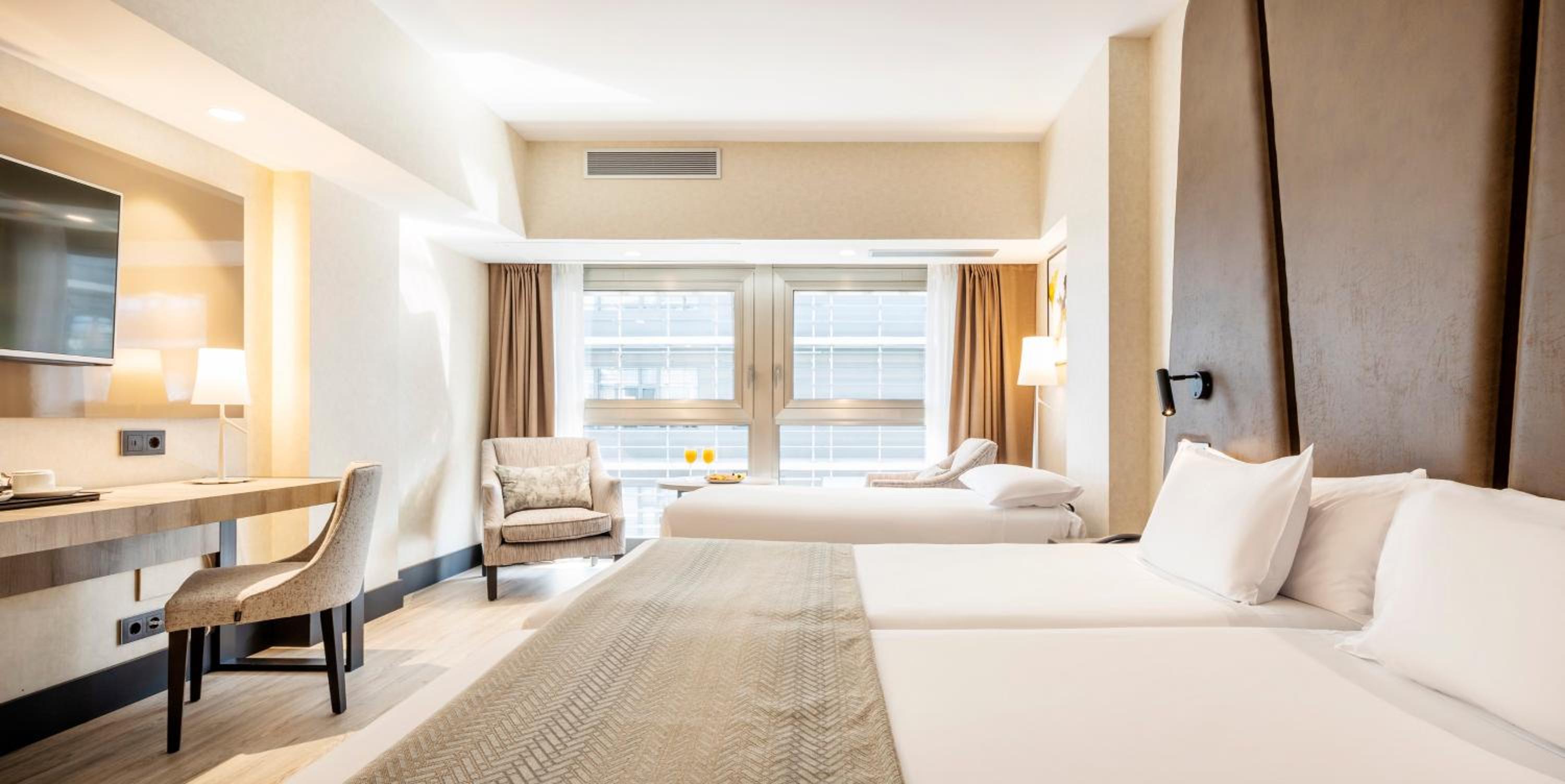 Double Room with Extra Bed (3 Adults) thumbnail 5