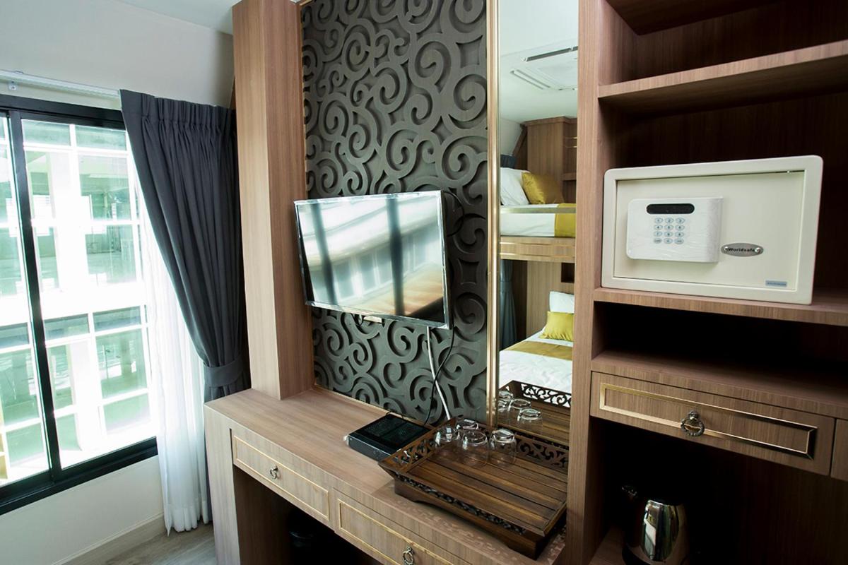Deluxe Double Room (2 Adults + 1 Child) photo 3