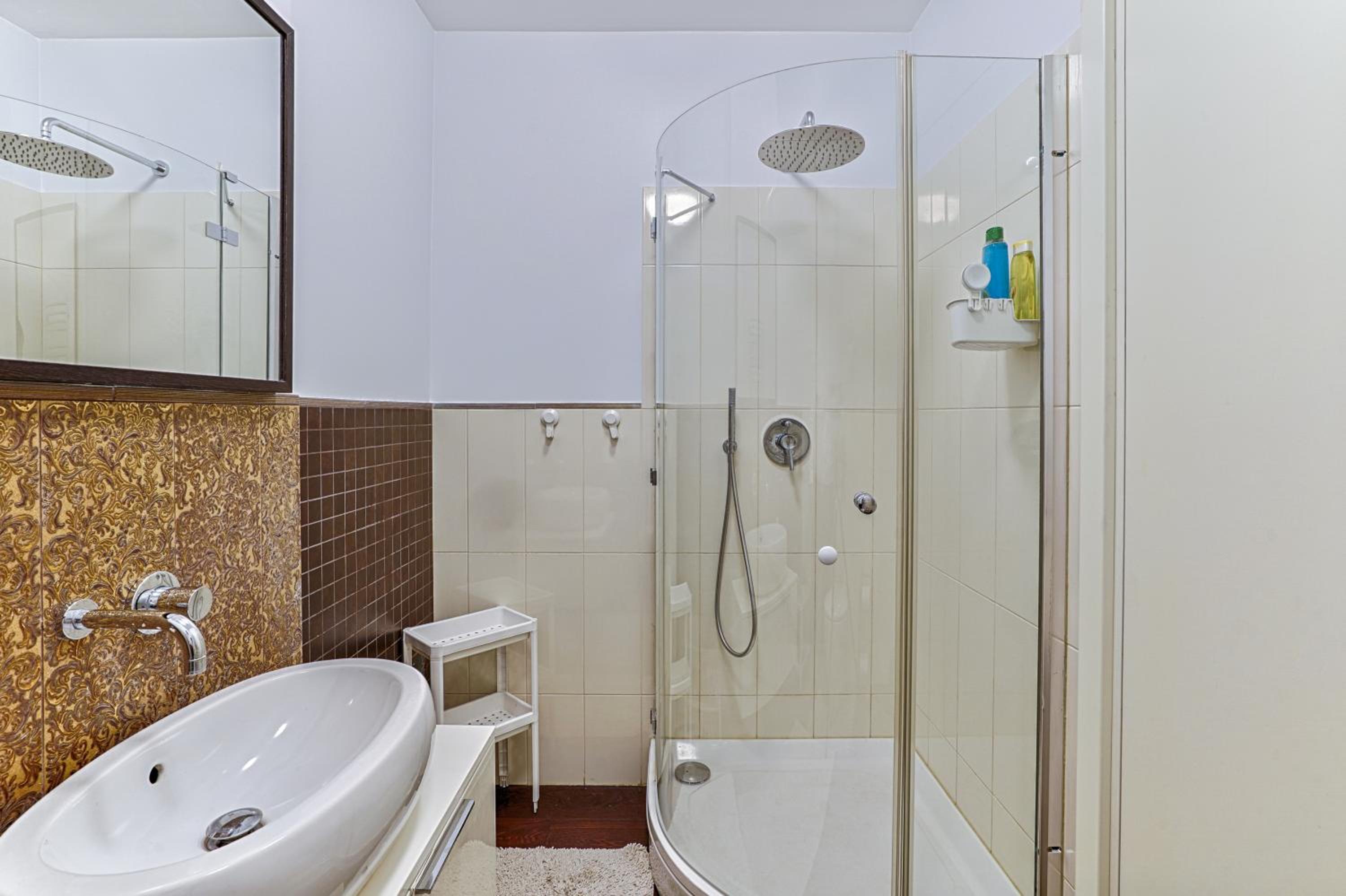 Apartment with Terrace - Photo 10