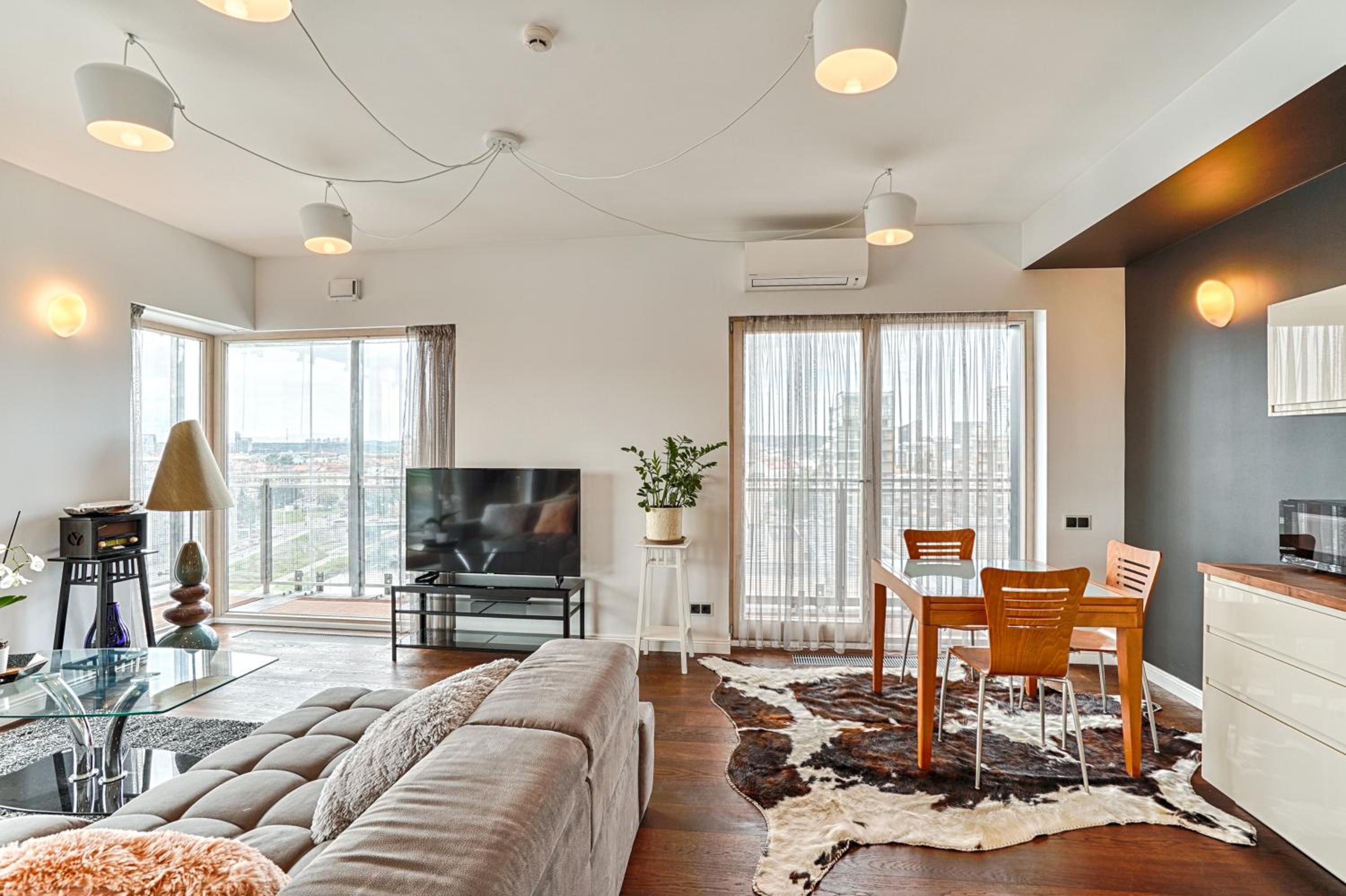 Apartment with Terrace - Photo 2