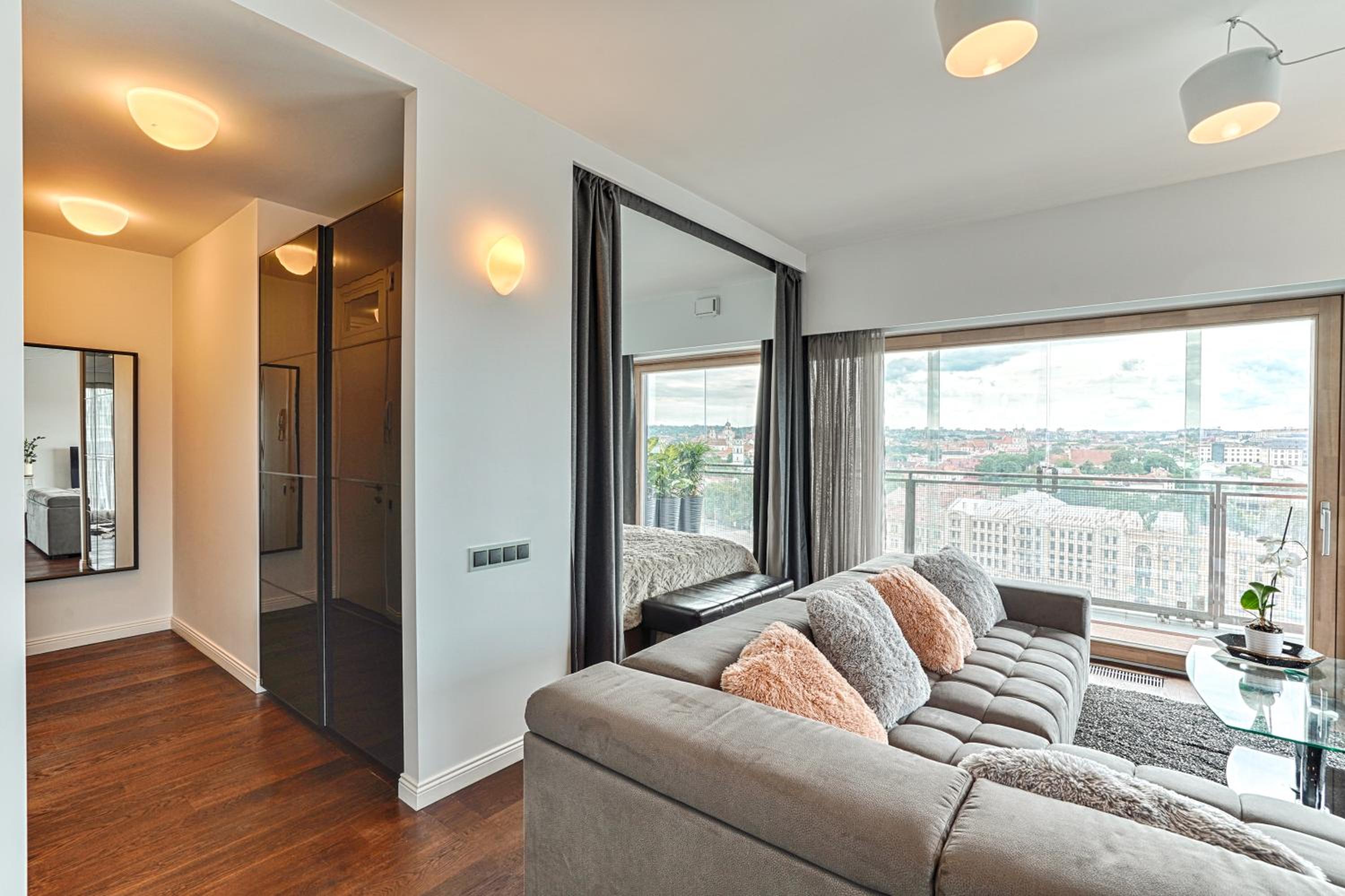 Apartment with Terrace - Photo 14