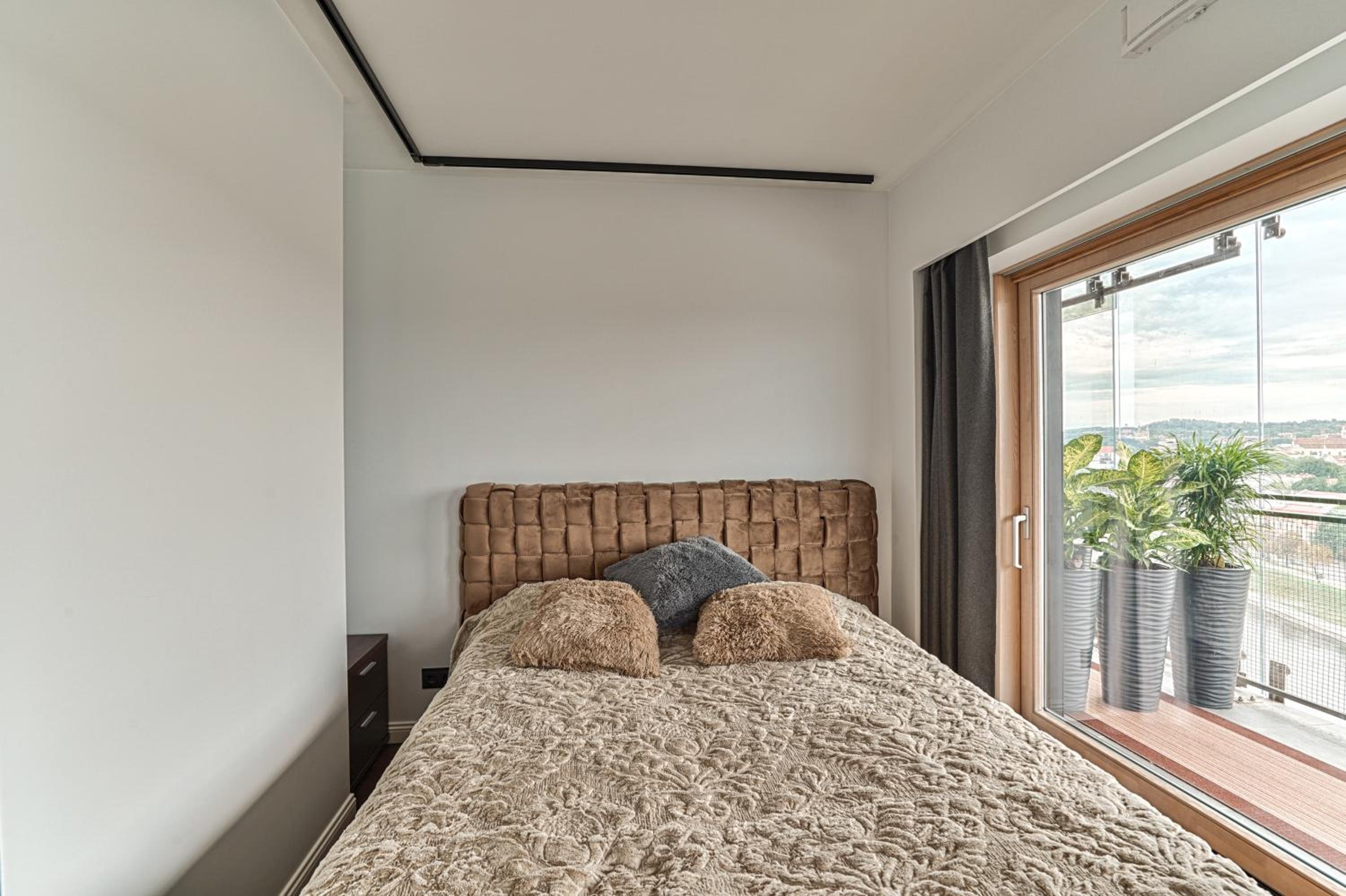 Apartment with Terrace - Photo 12