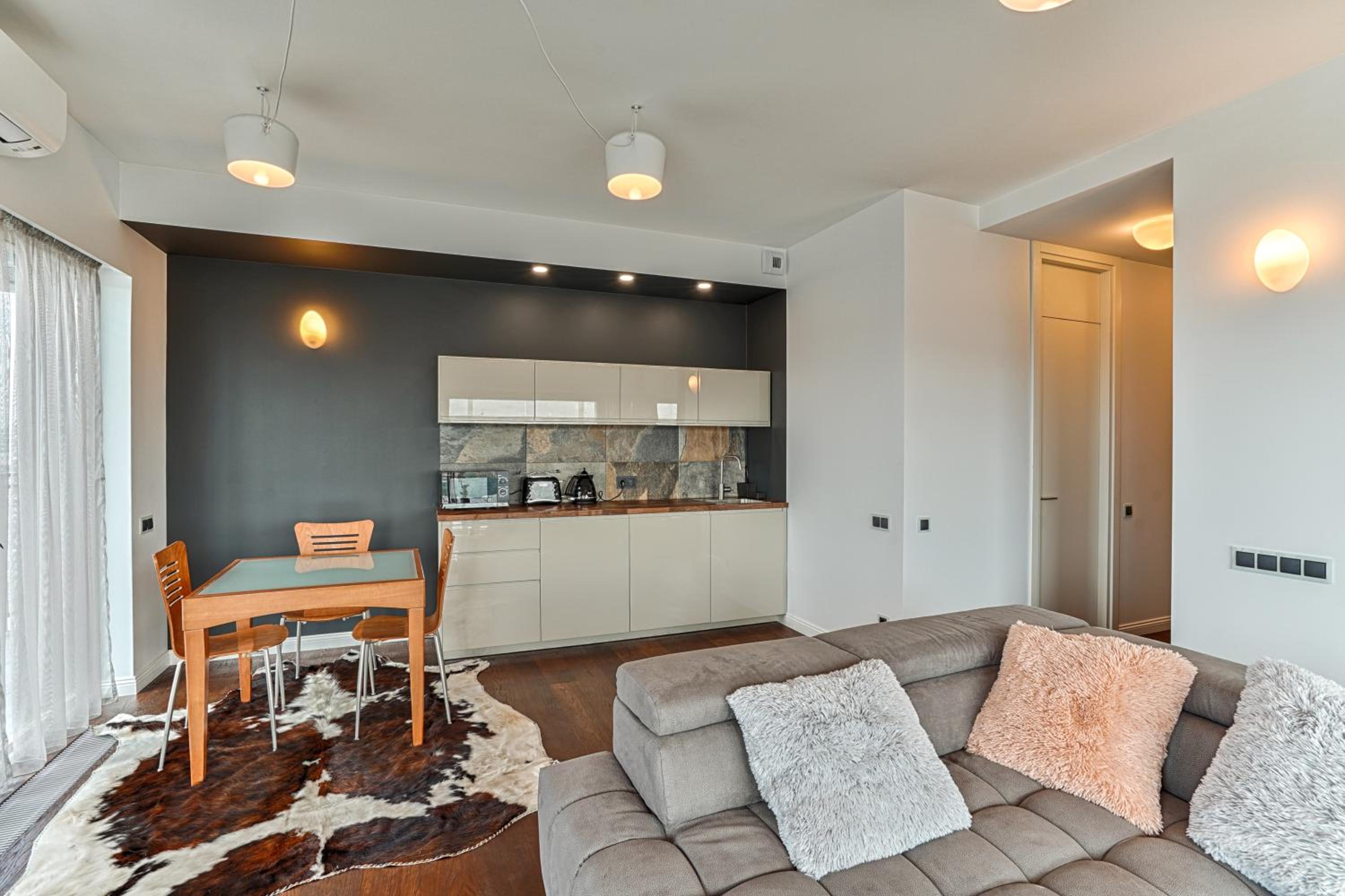 Apartment with Terrace - Photo 4