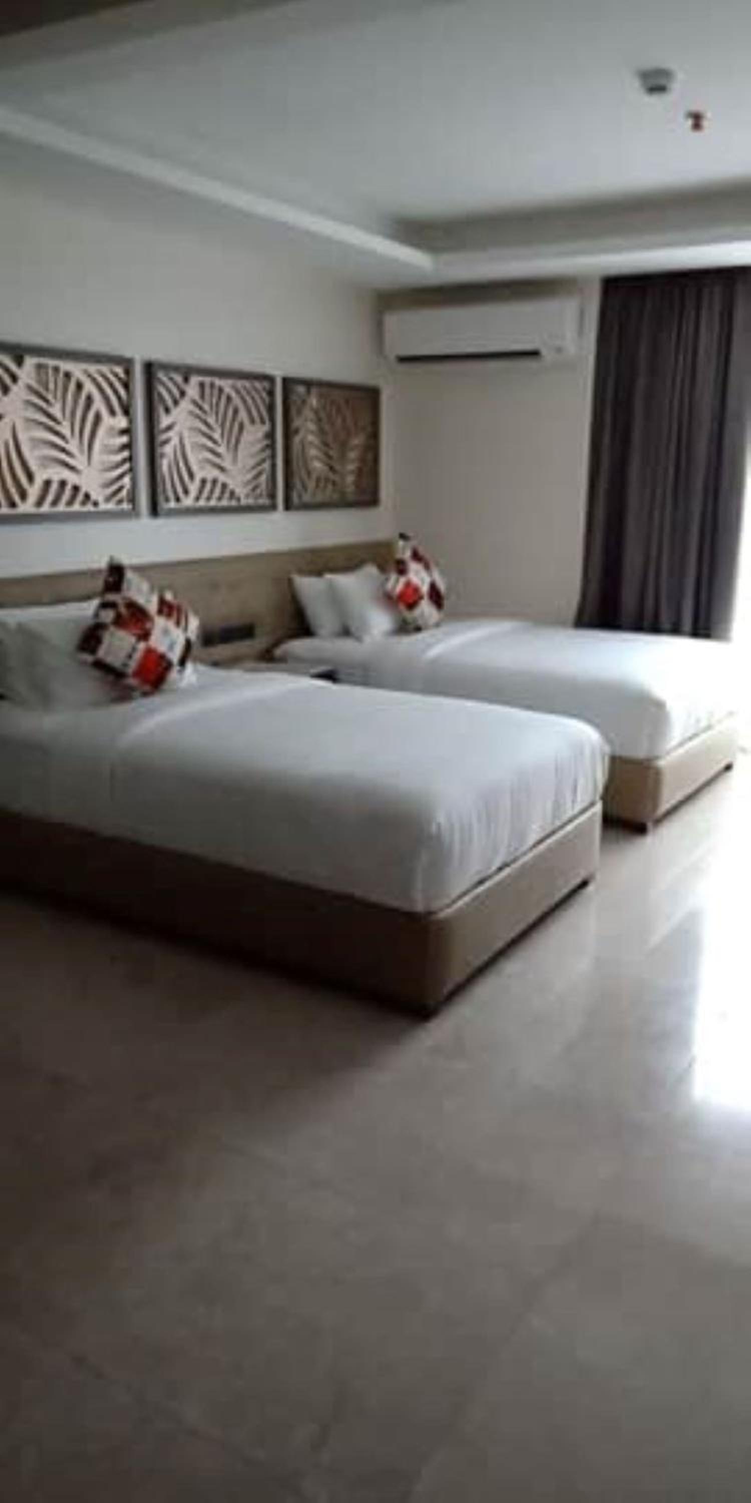 Family Room - Photo 2