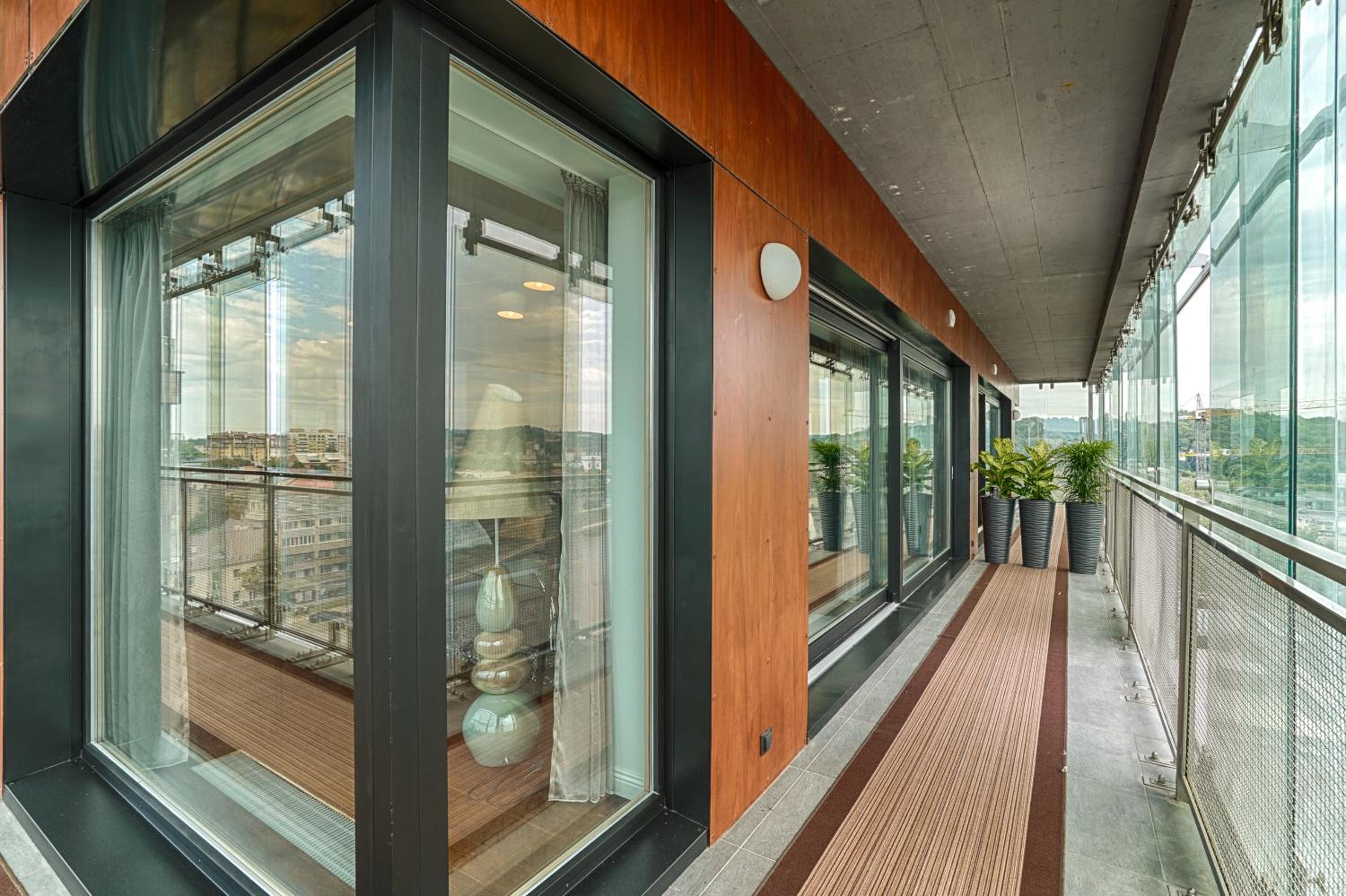 Apartment with Terrace - Photo 18