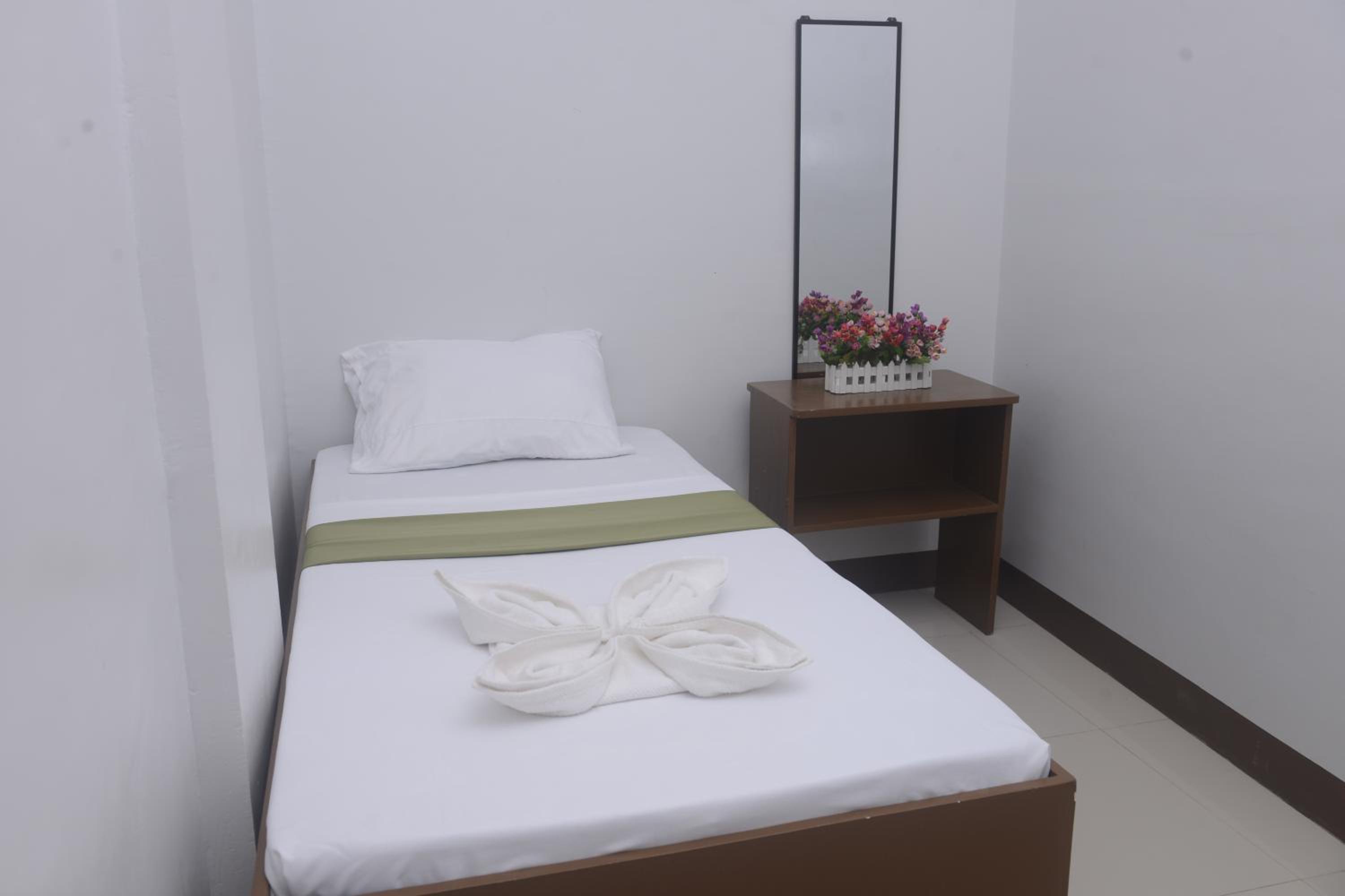 Single Room with Shared Bathroom photo 2