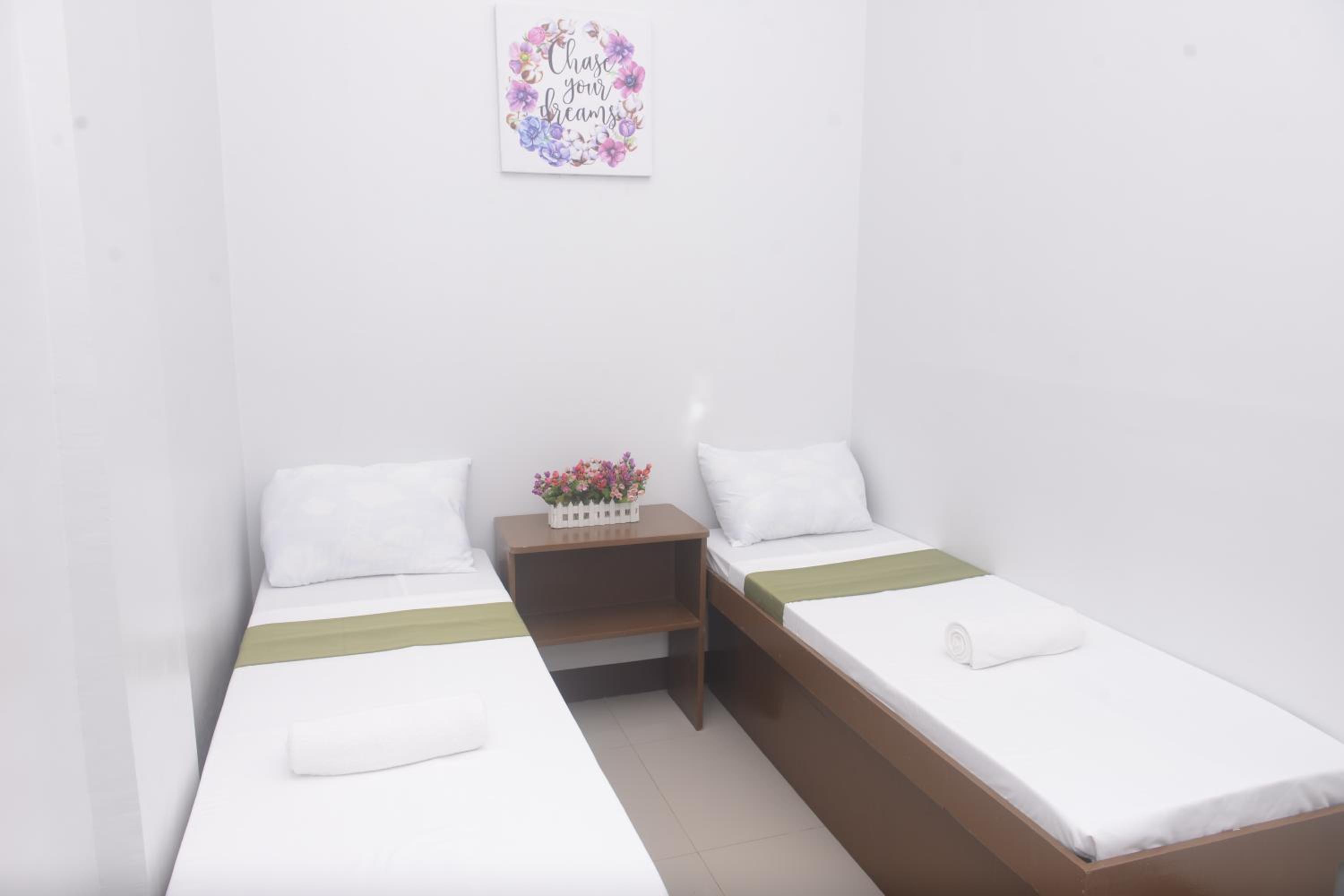 Budget Twin Room photo 3