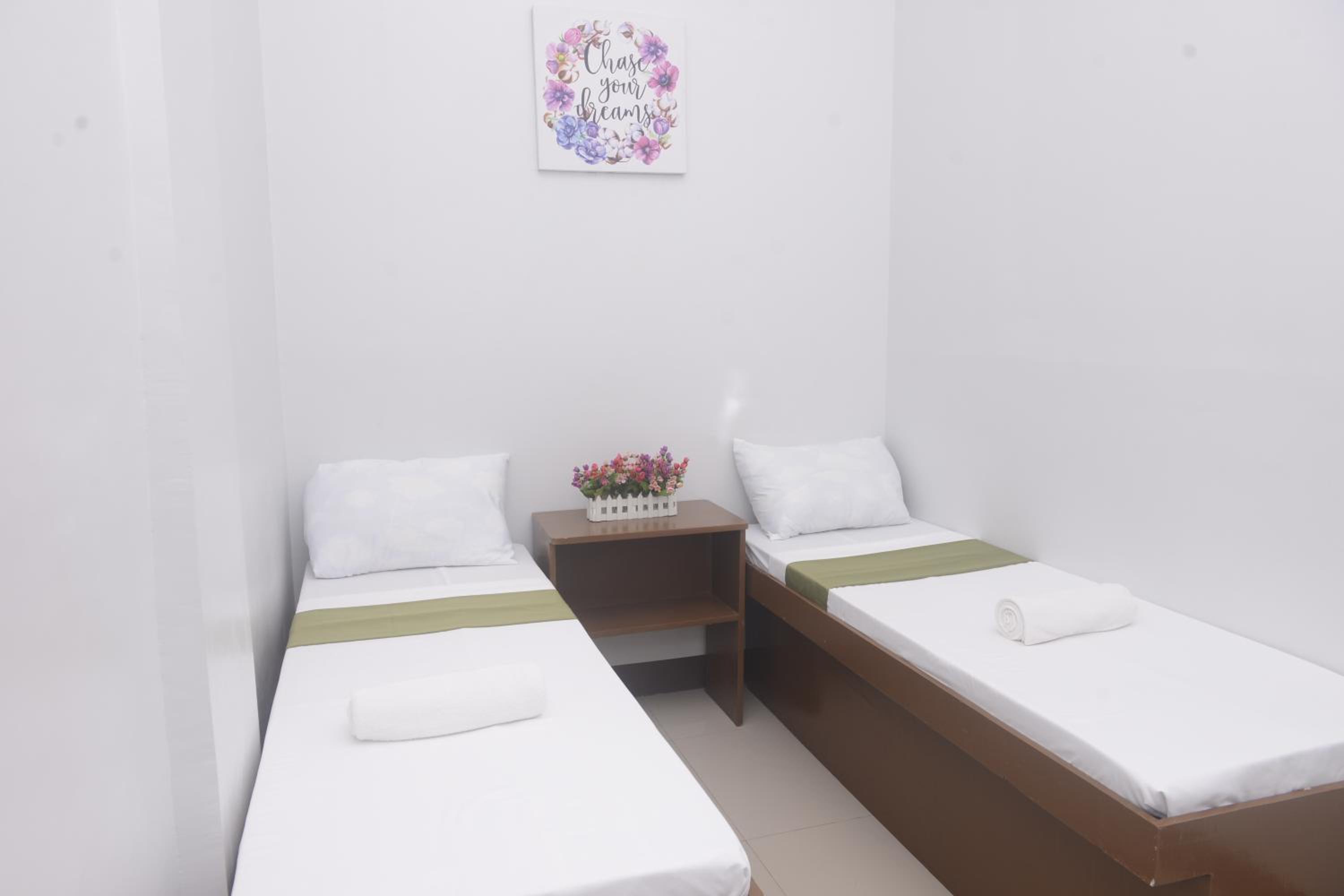 Standard Twin Room with Shared Bathroom photo 2