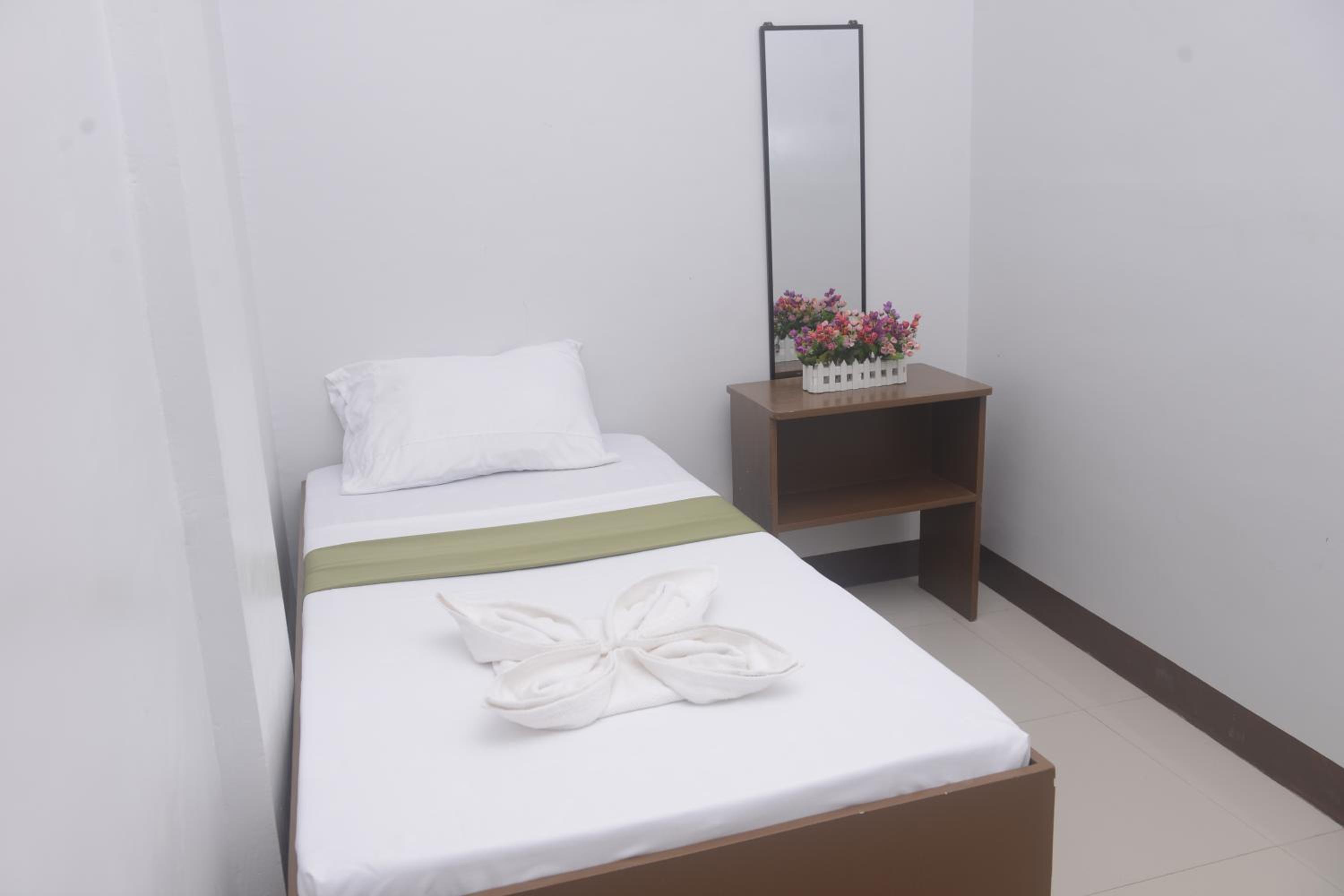 Single Room with Shared Bathroom photo 1