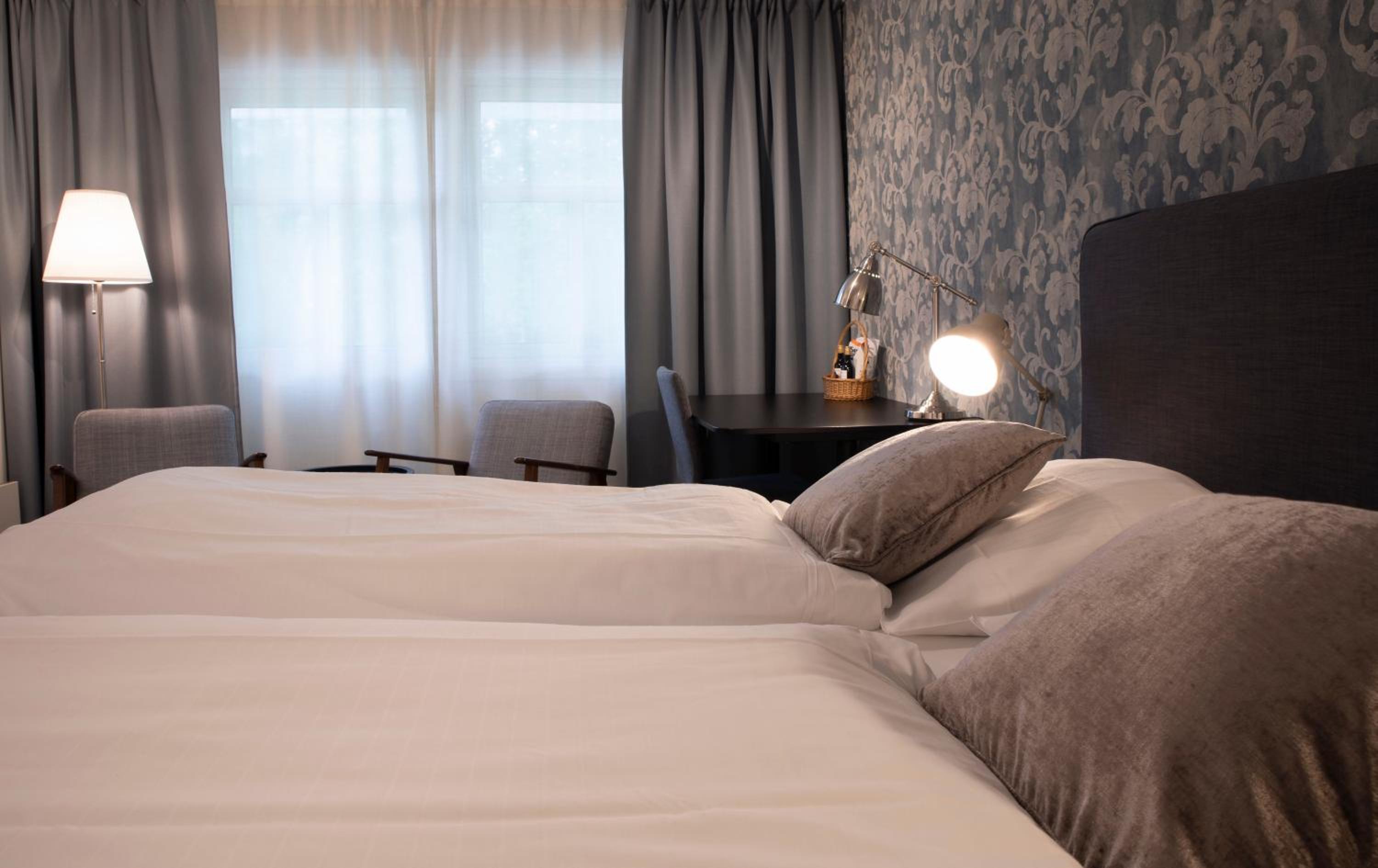 Double Room - Non-Smoking  - Photo 22