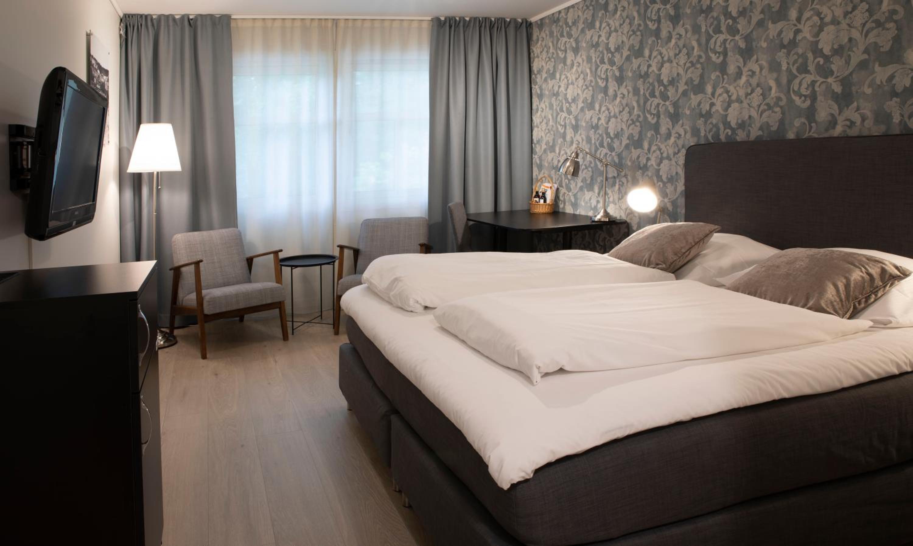 Twin Room - Non-Smoking - Photo 10