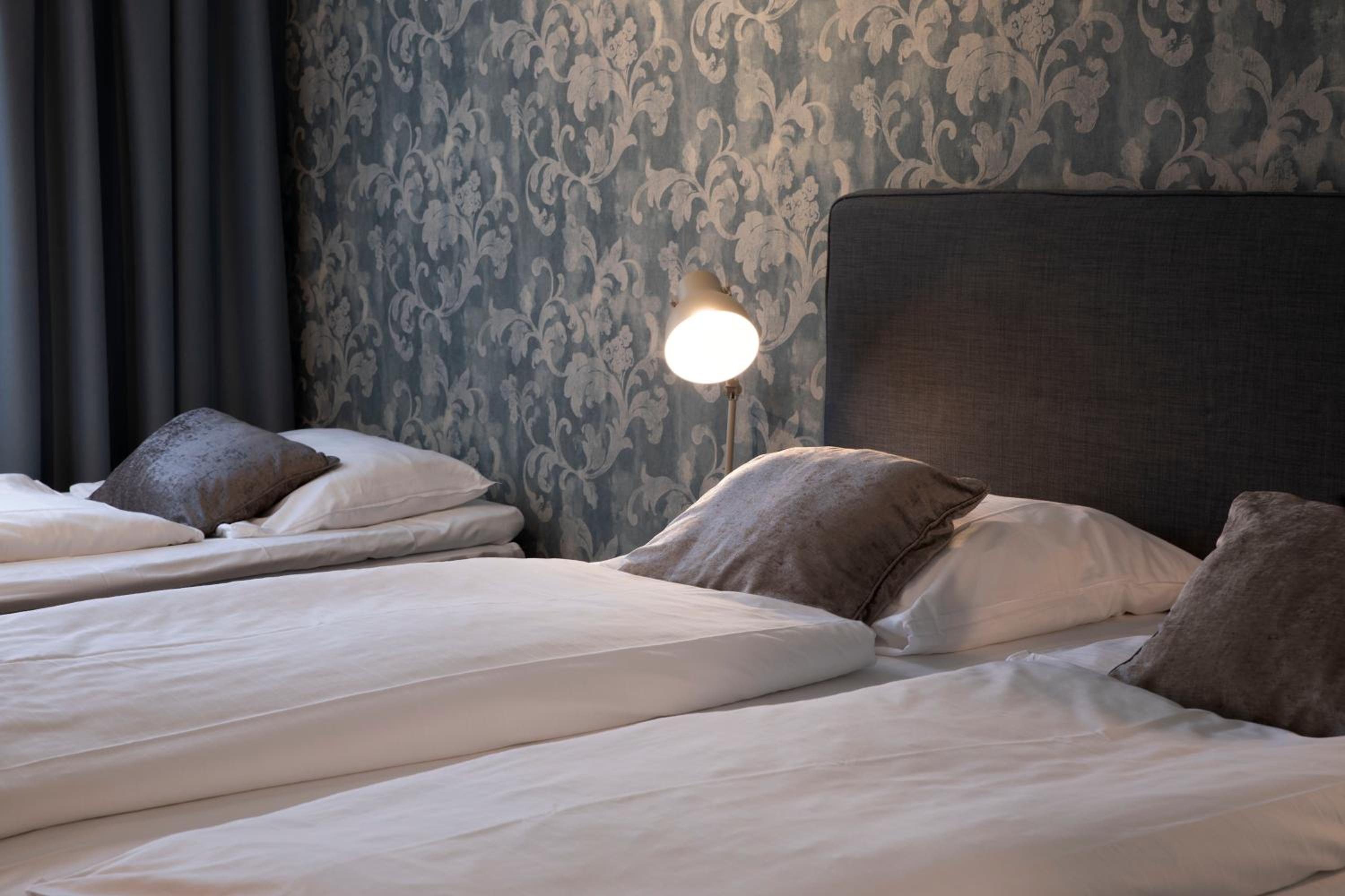 Triple Room with Three Single Beds - Photo 21