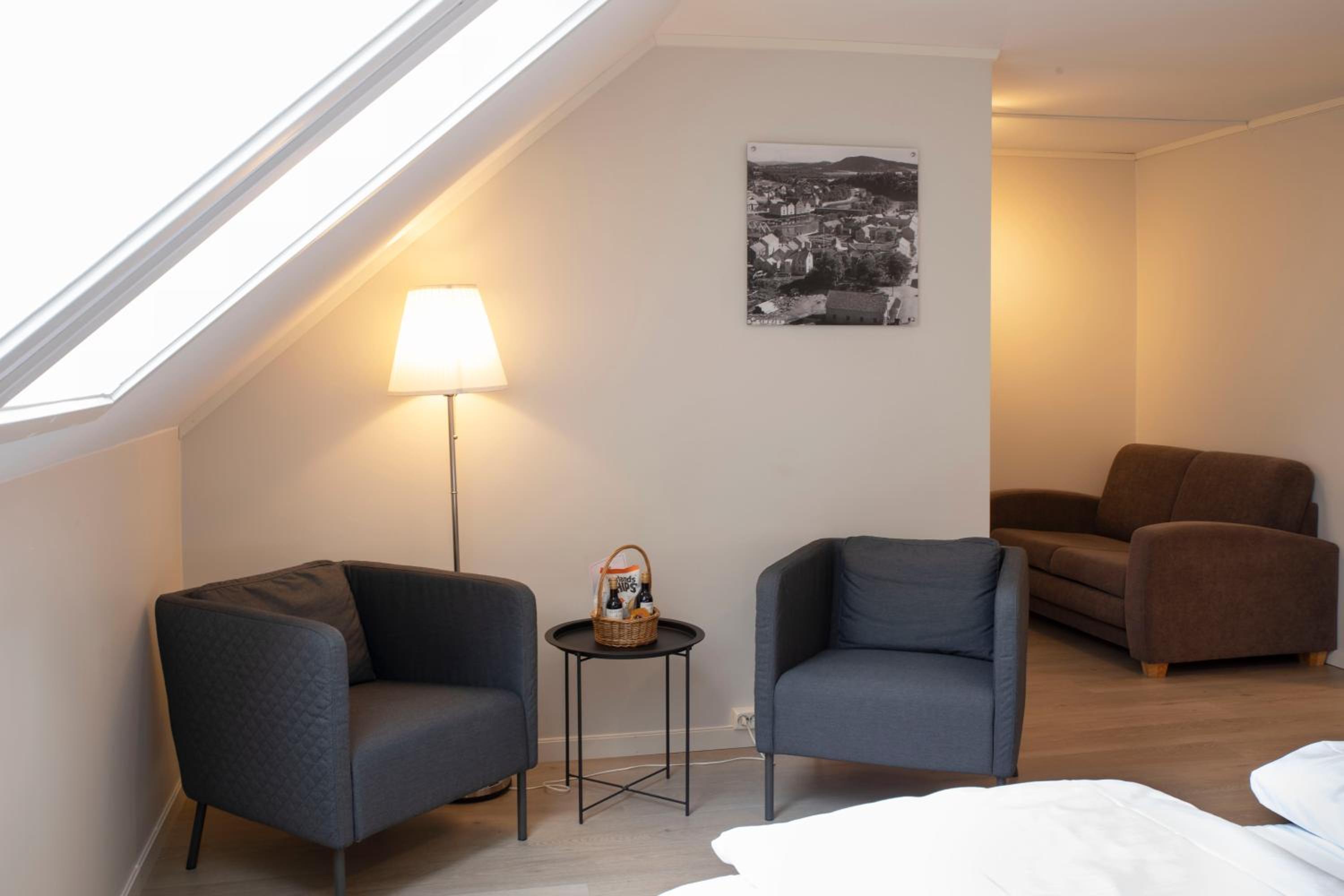Twin Room - Non-Smoking - Photo 15