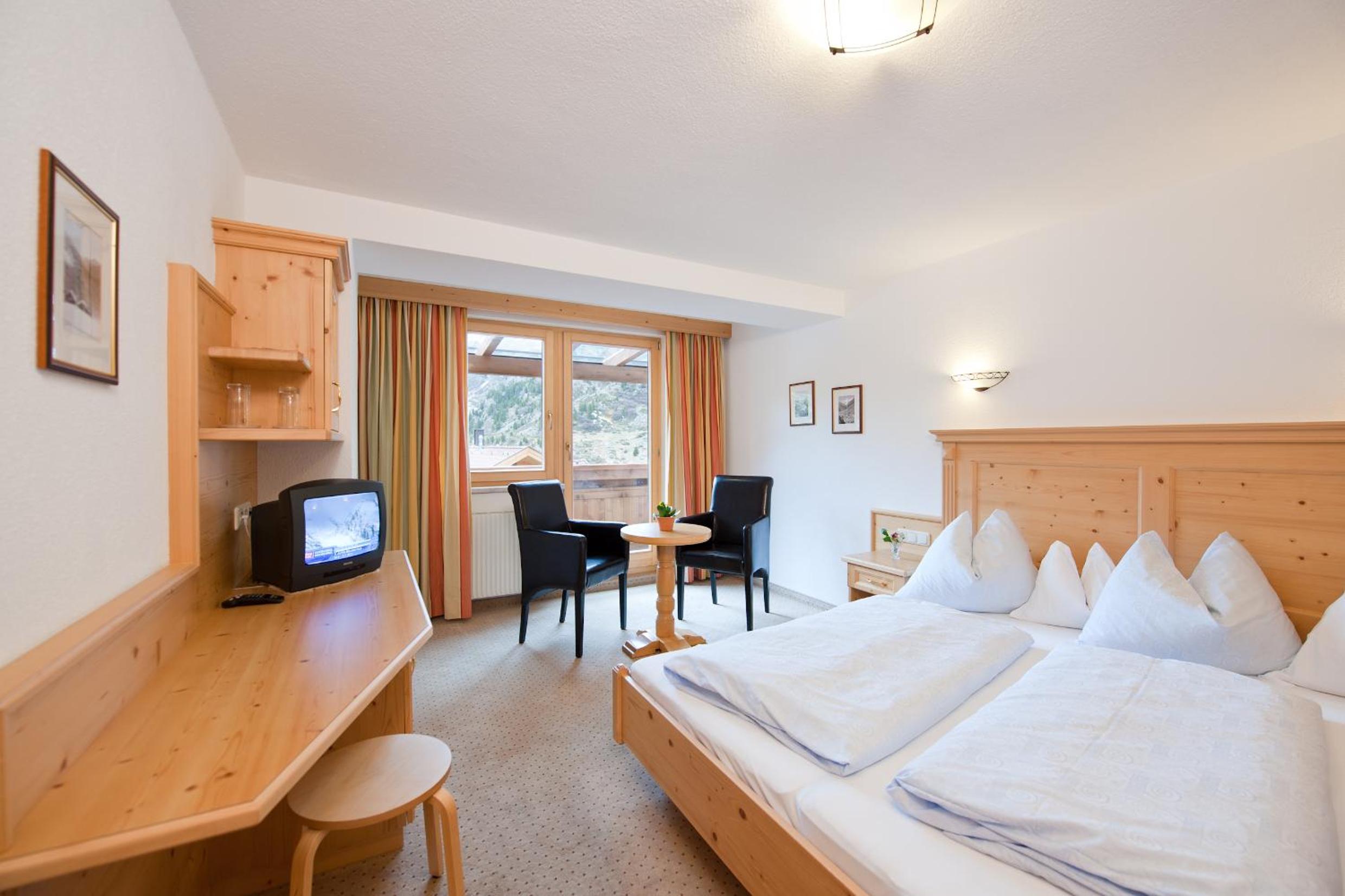 Standard Double Room with Balcony photo 2