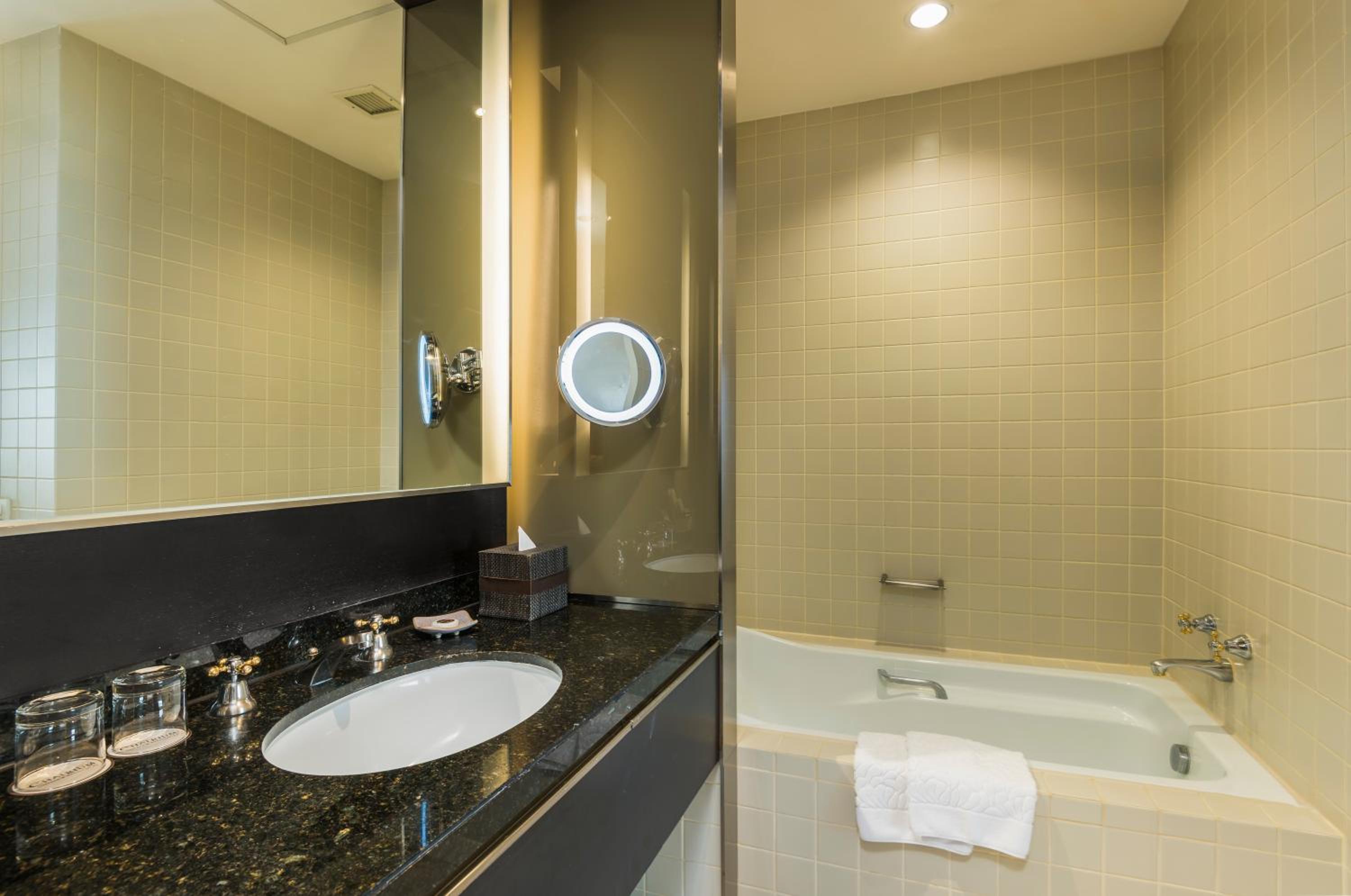 Two-Bedroom Deluxe Suite photo 2