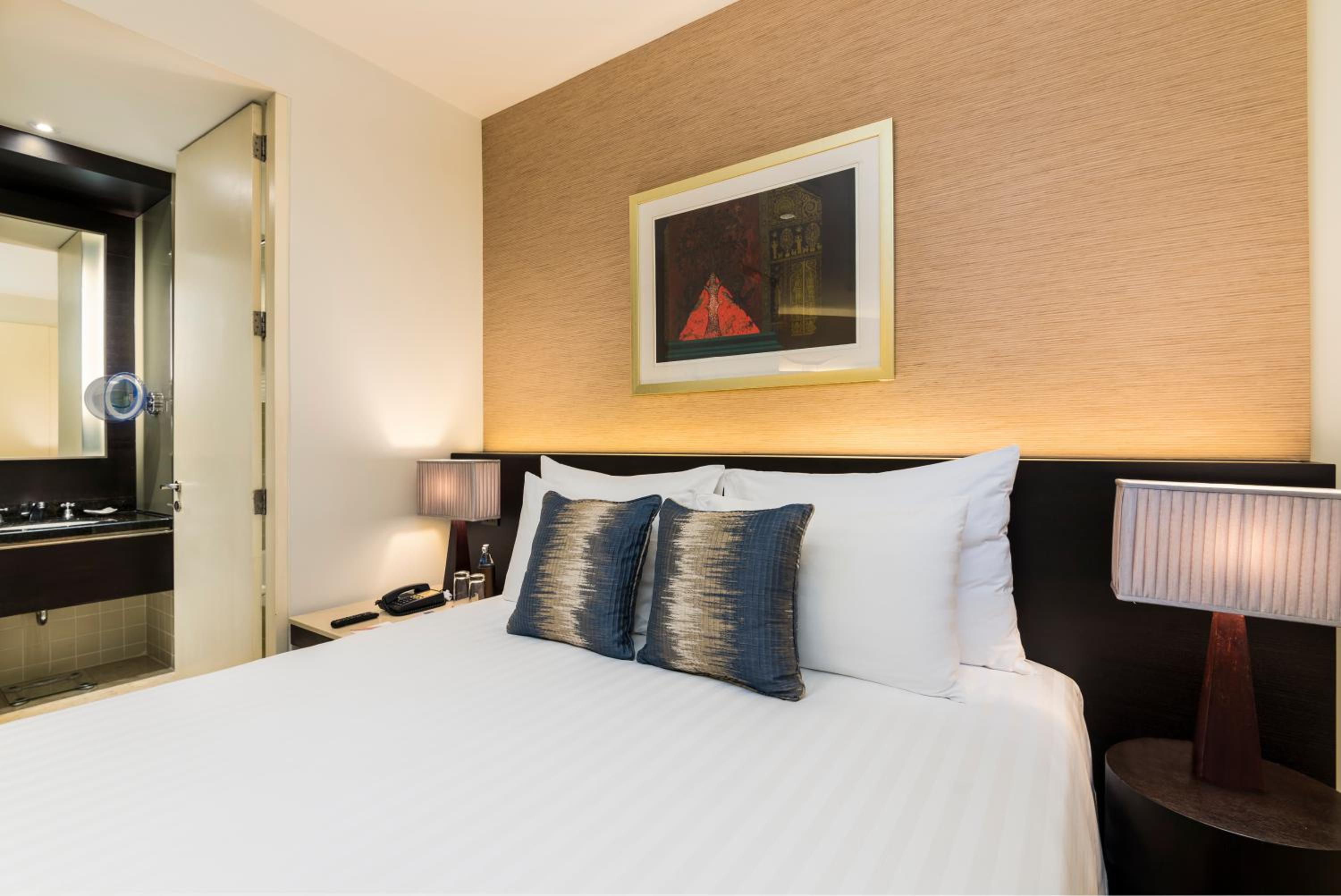 Deluxe King Room photo 2