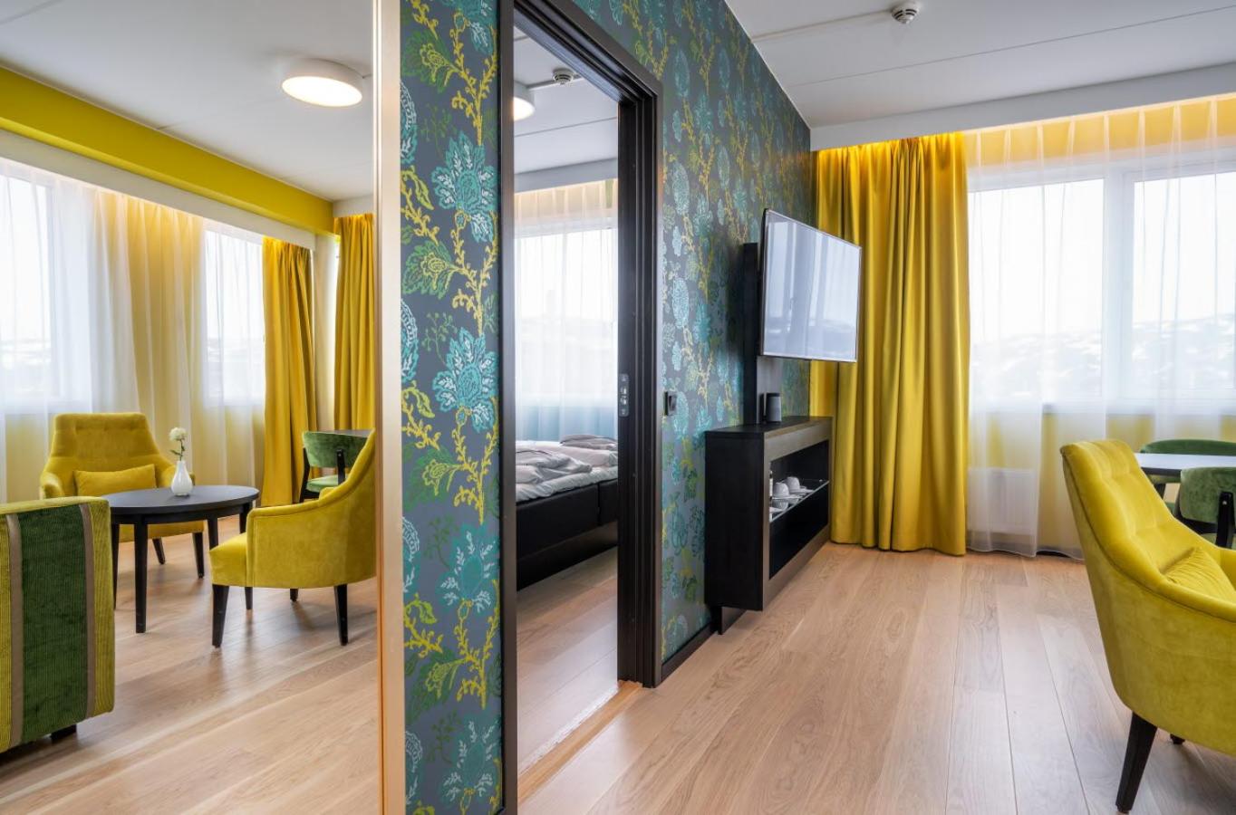 Suite - Photo 3