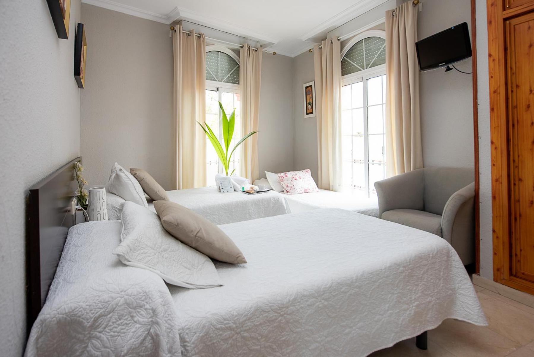 Habitación Doble con Cama Adicional con Baño Privado