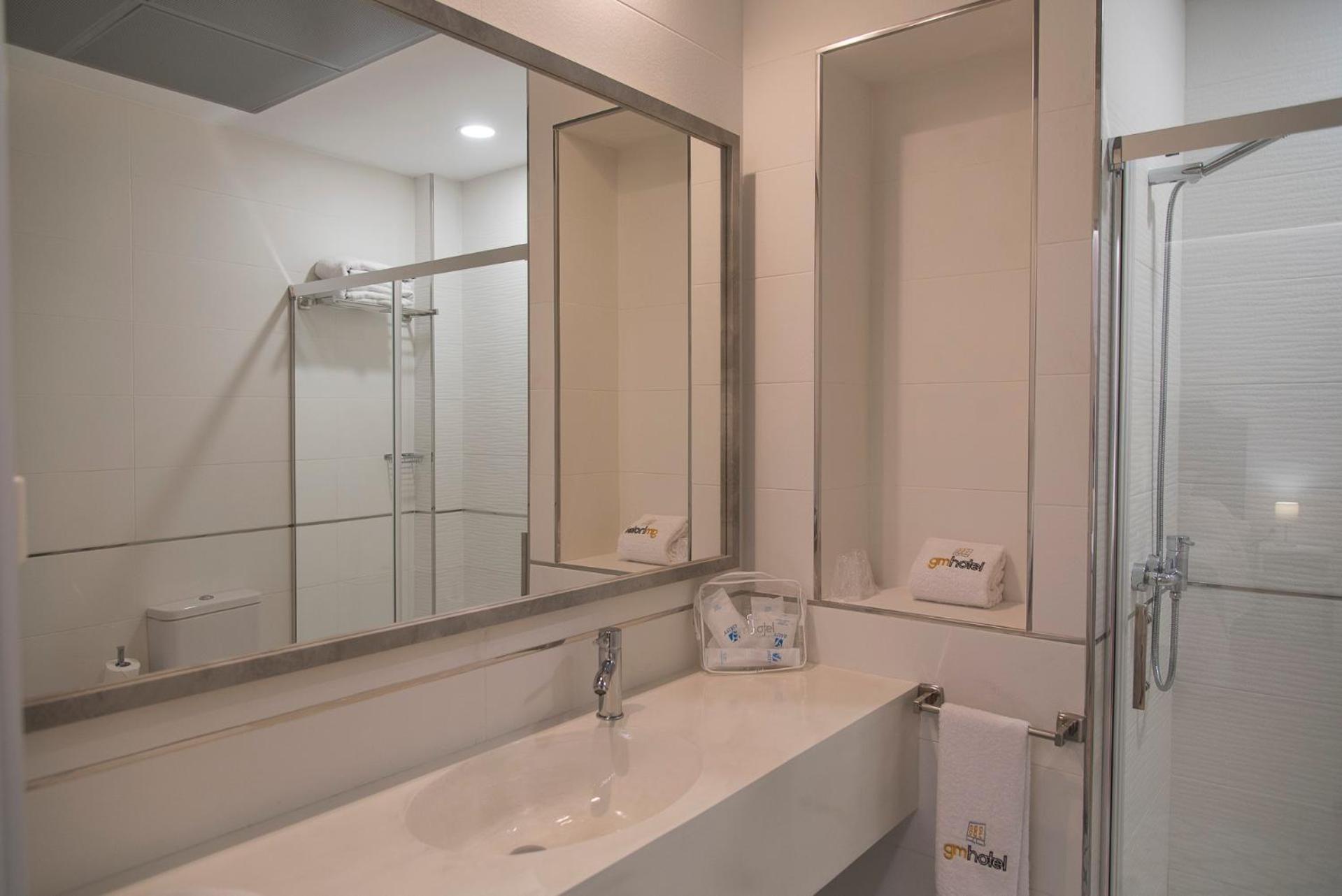 Standard Double Room - Photo 2