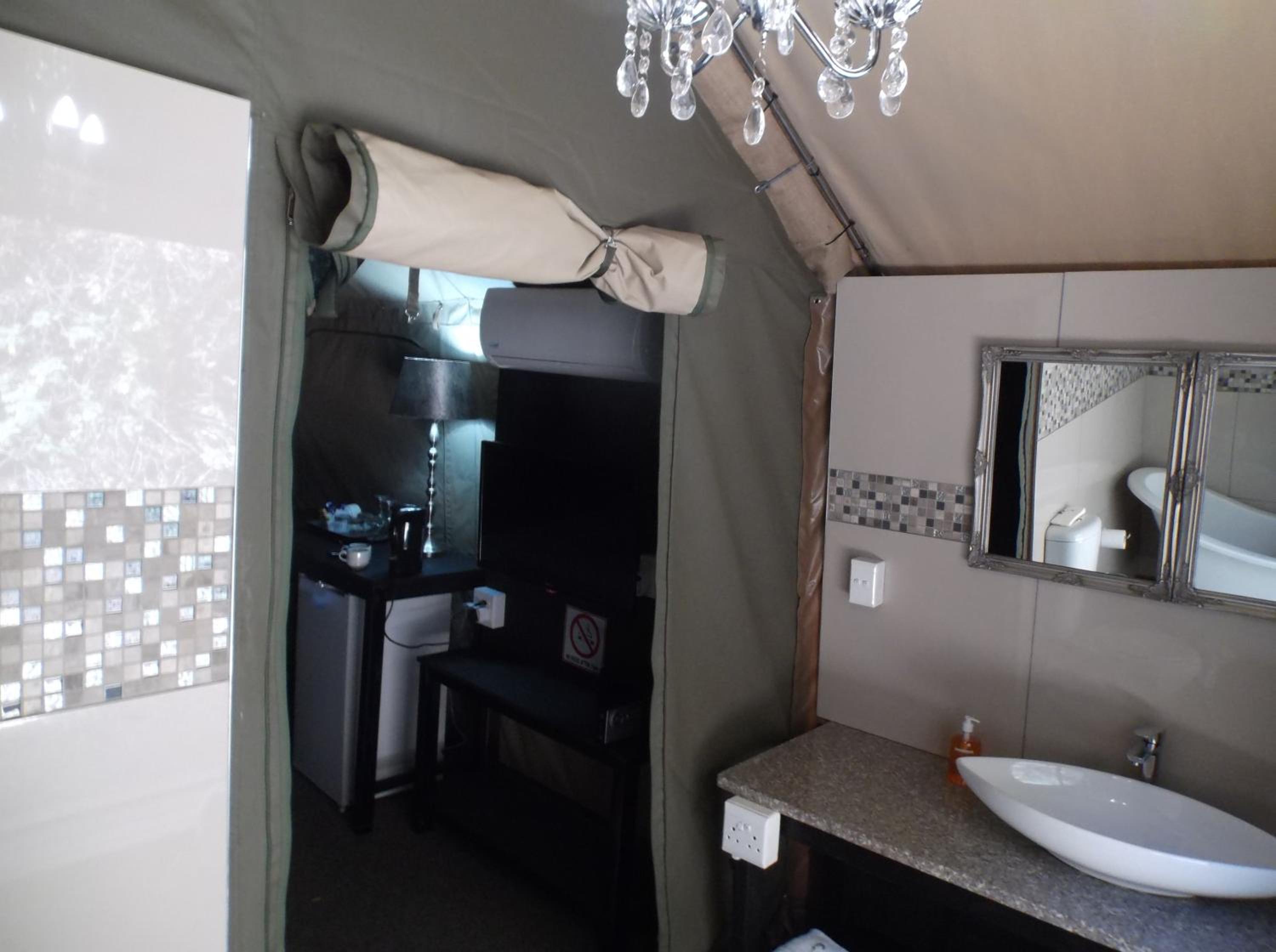 Luxury Waterfront Tent with Riverview - Photo 5