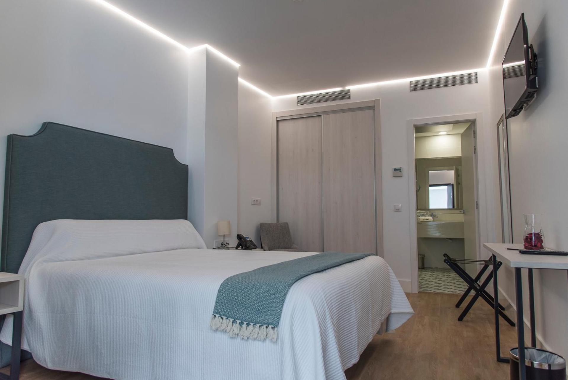 Standard Double Room - Photo 7