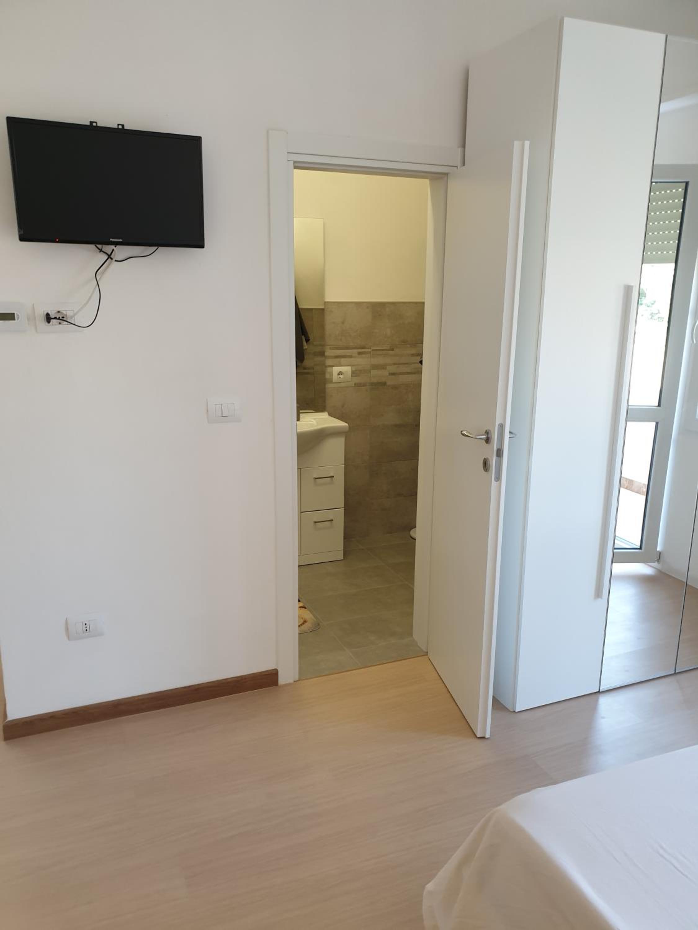 Deluxe Double Room with Extra Bed - Photo 11