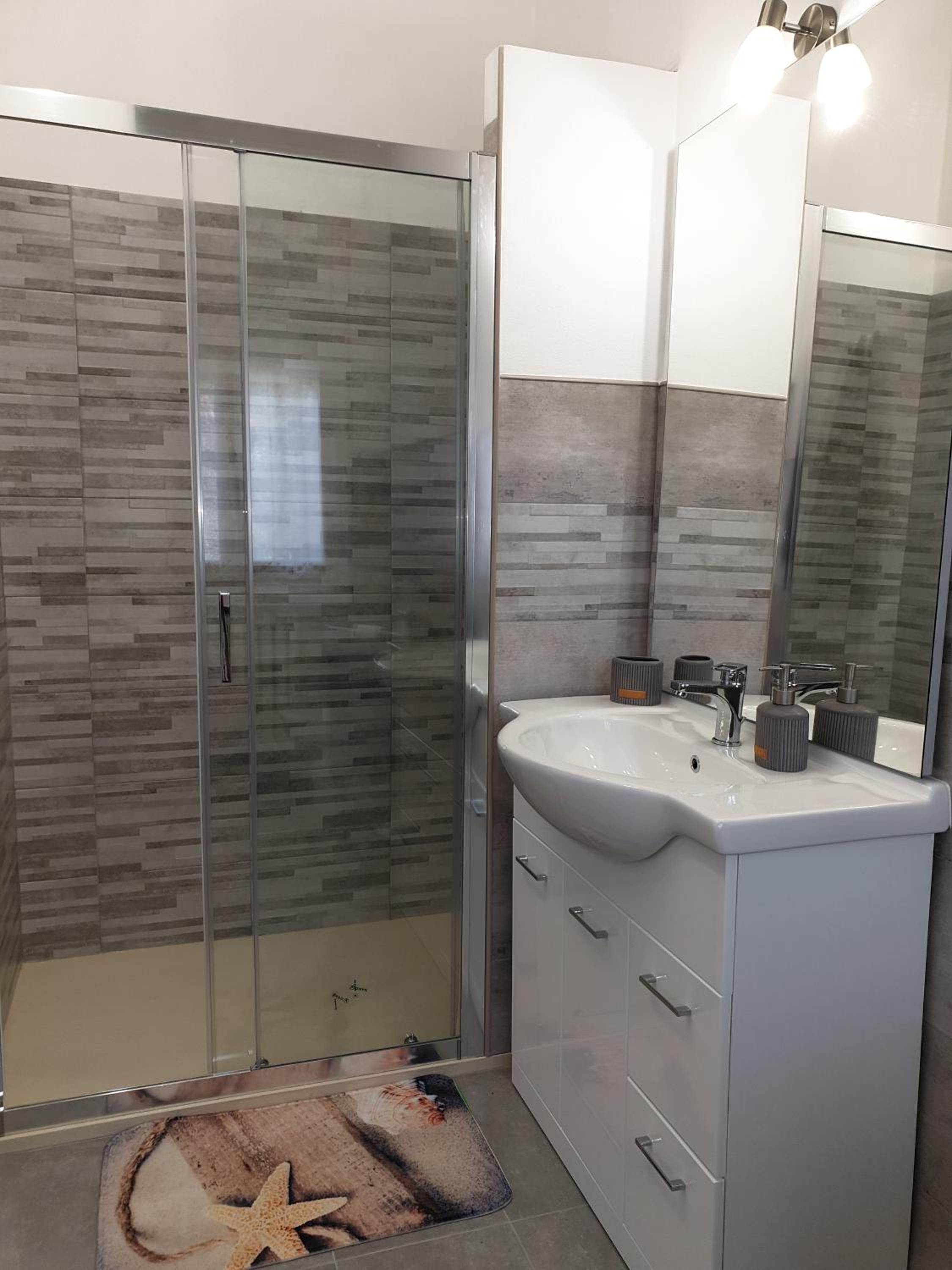 Deluxe Double Room with Extra Bed - Photo 13